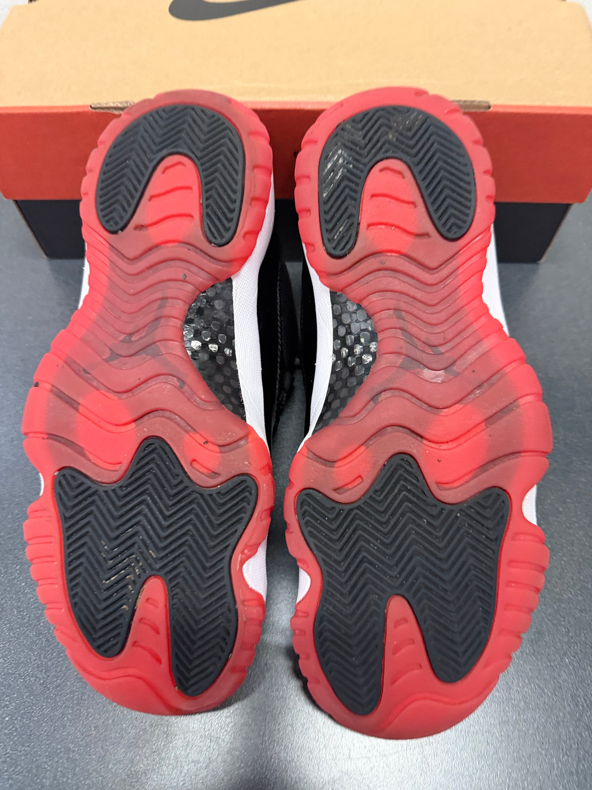 Jordan 11 Low Bred