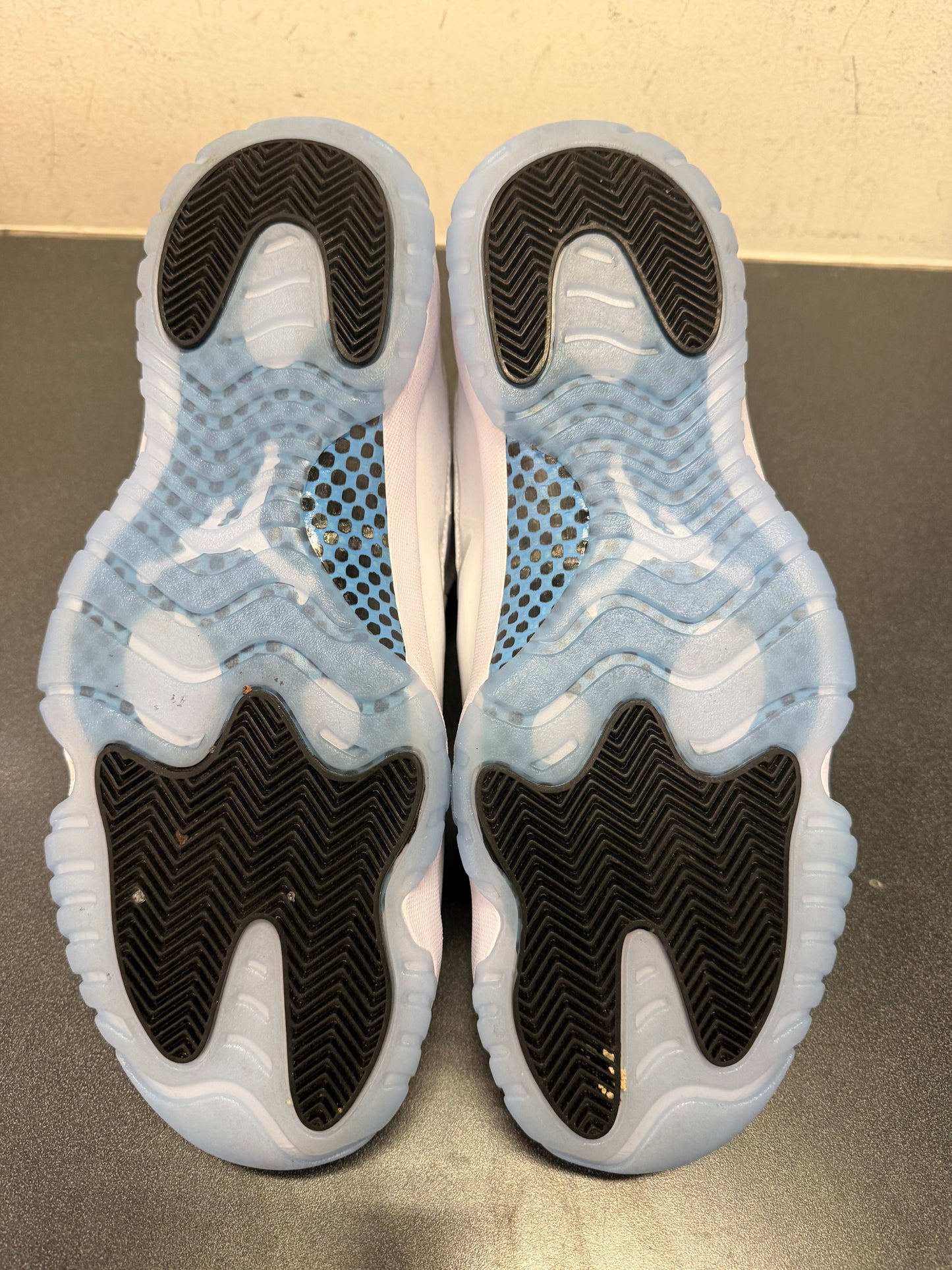 Jordan 11 Legend Blue