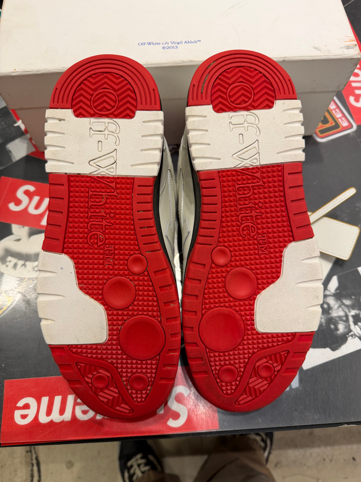 Off-White Out of office sneaker red