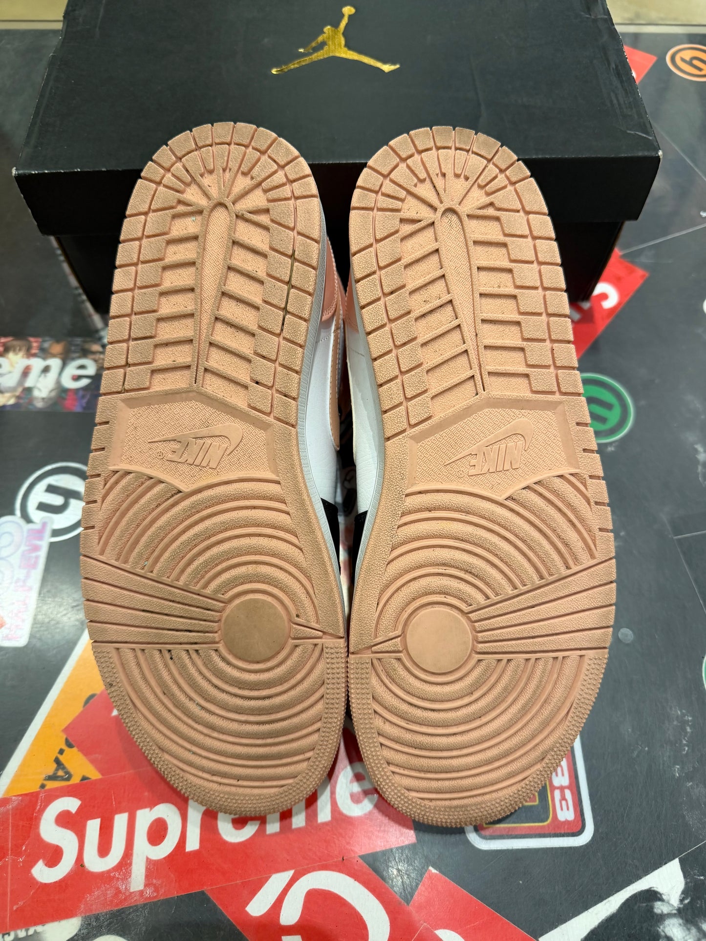 Jordan 1 Mid Artic Orange