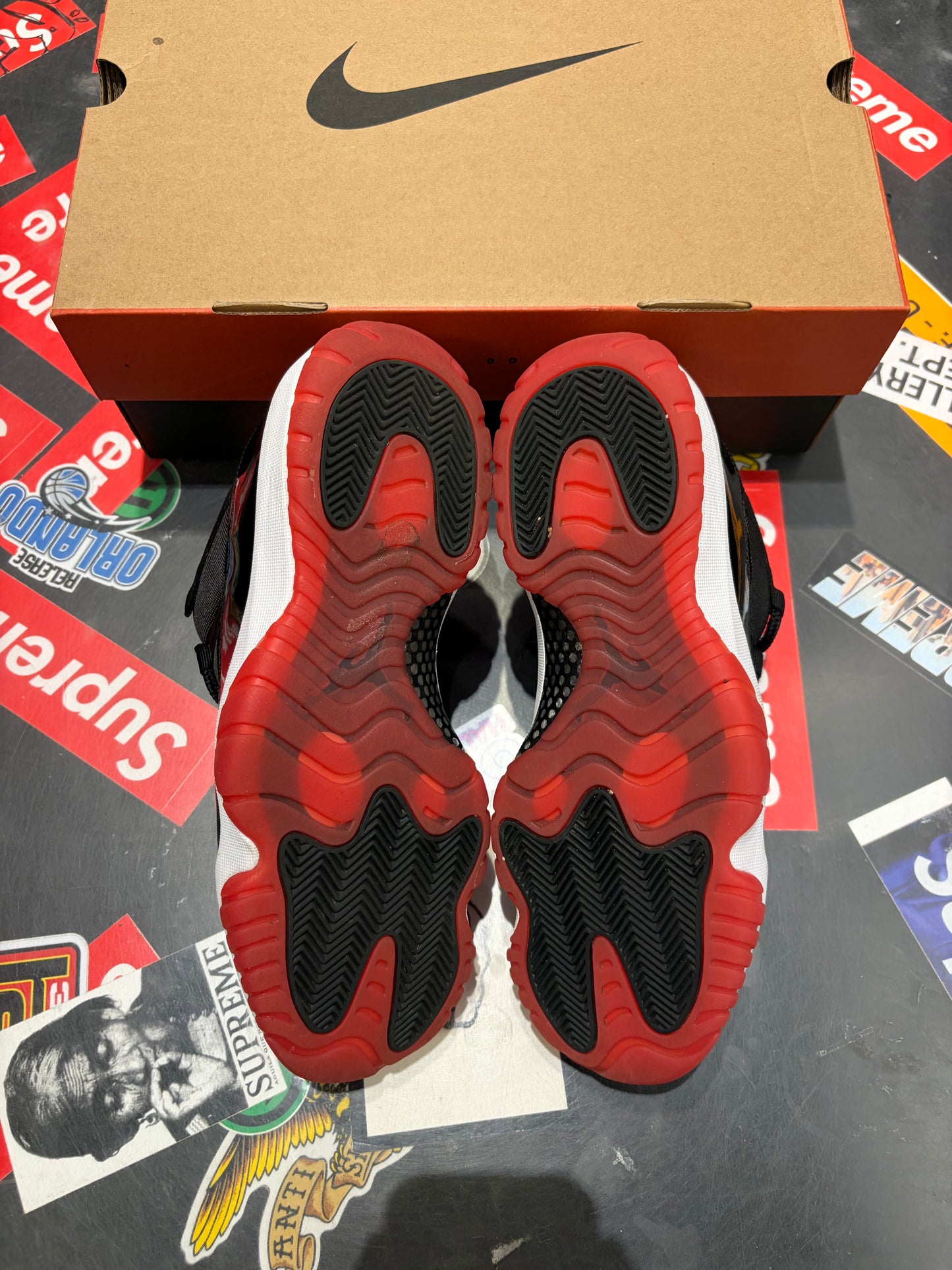 Jordan 11 Low Bred