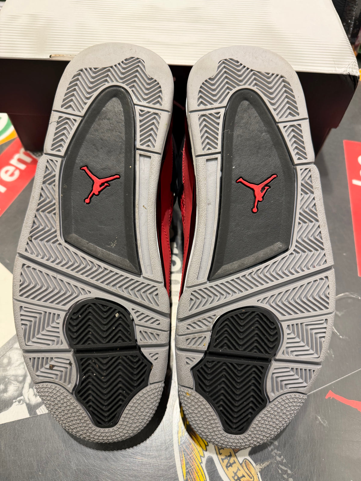 Jordan 4 Toro bravo