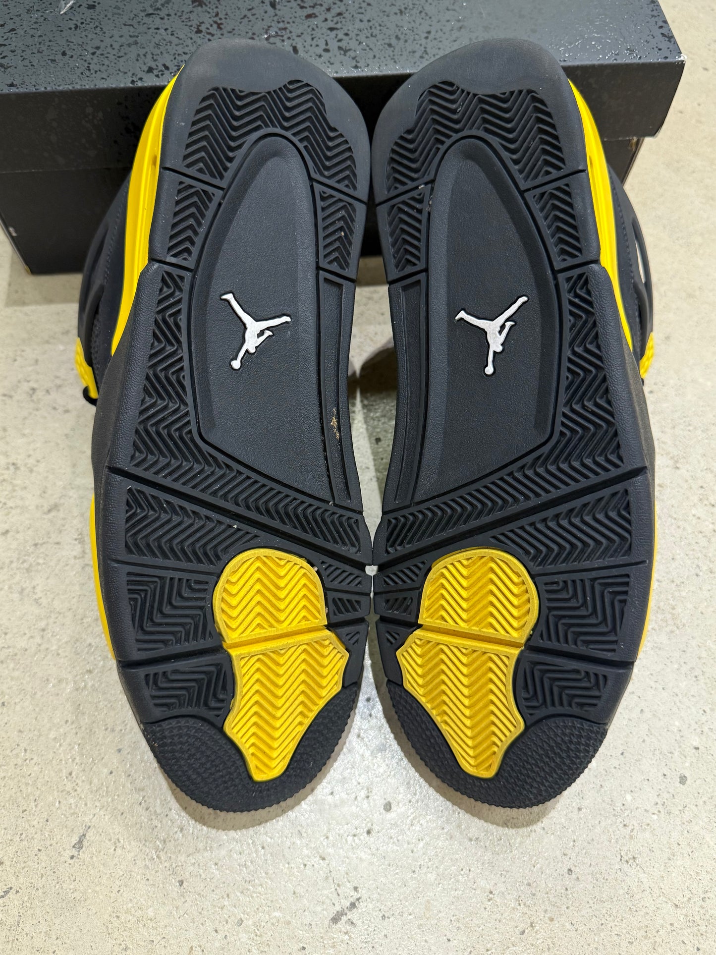 Jordan 4 Thunder