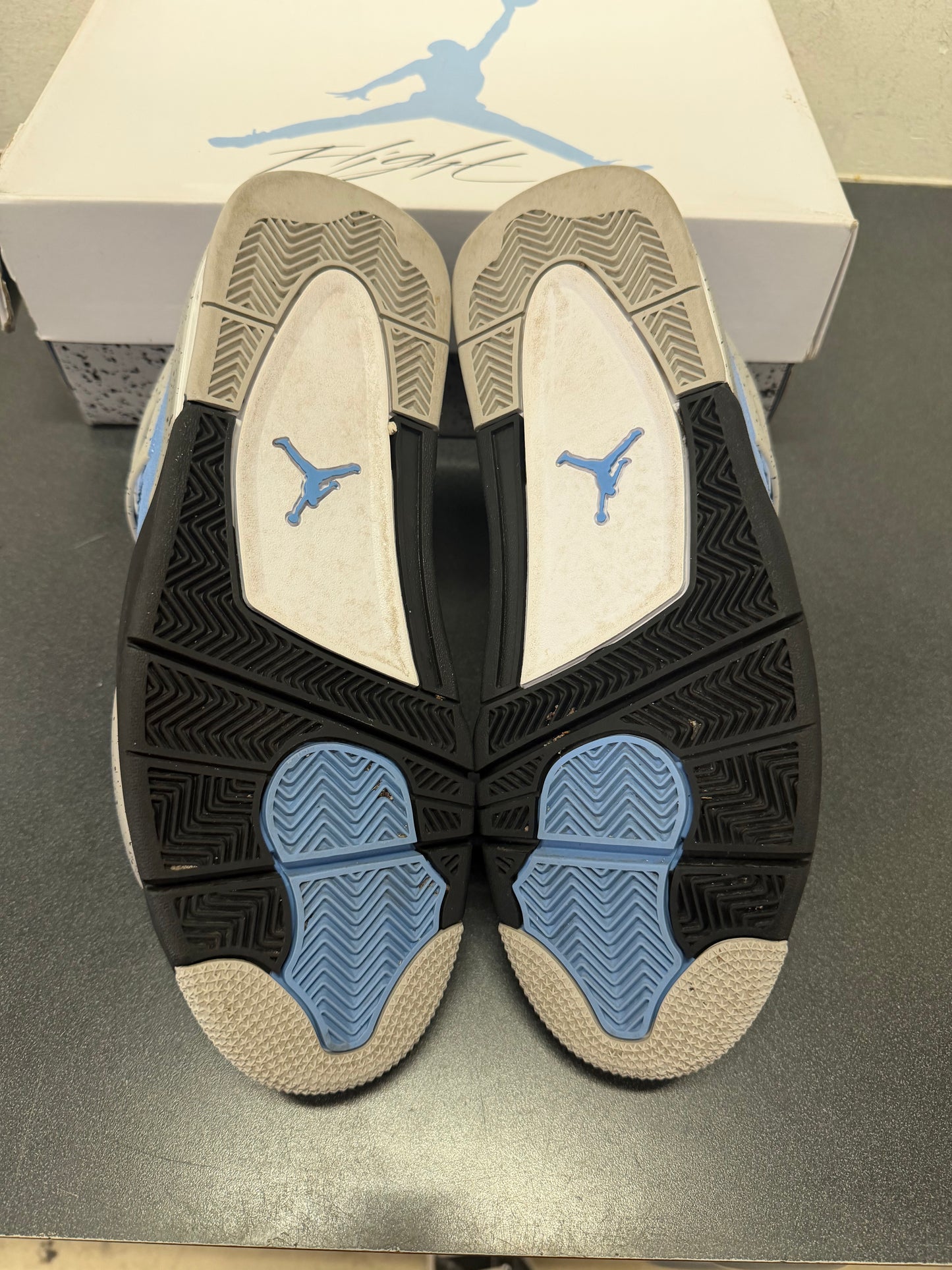 Jordan 4 UNC