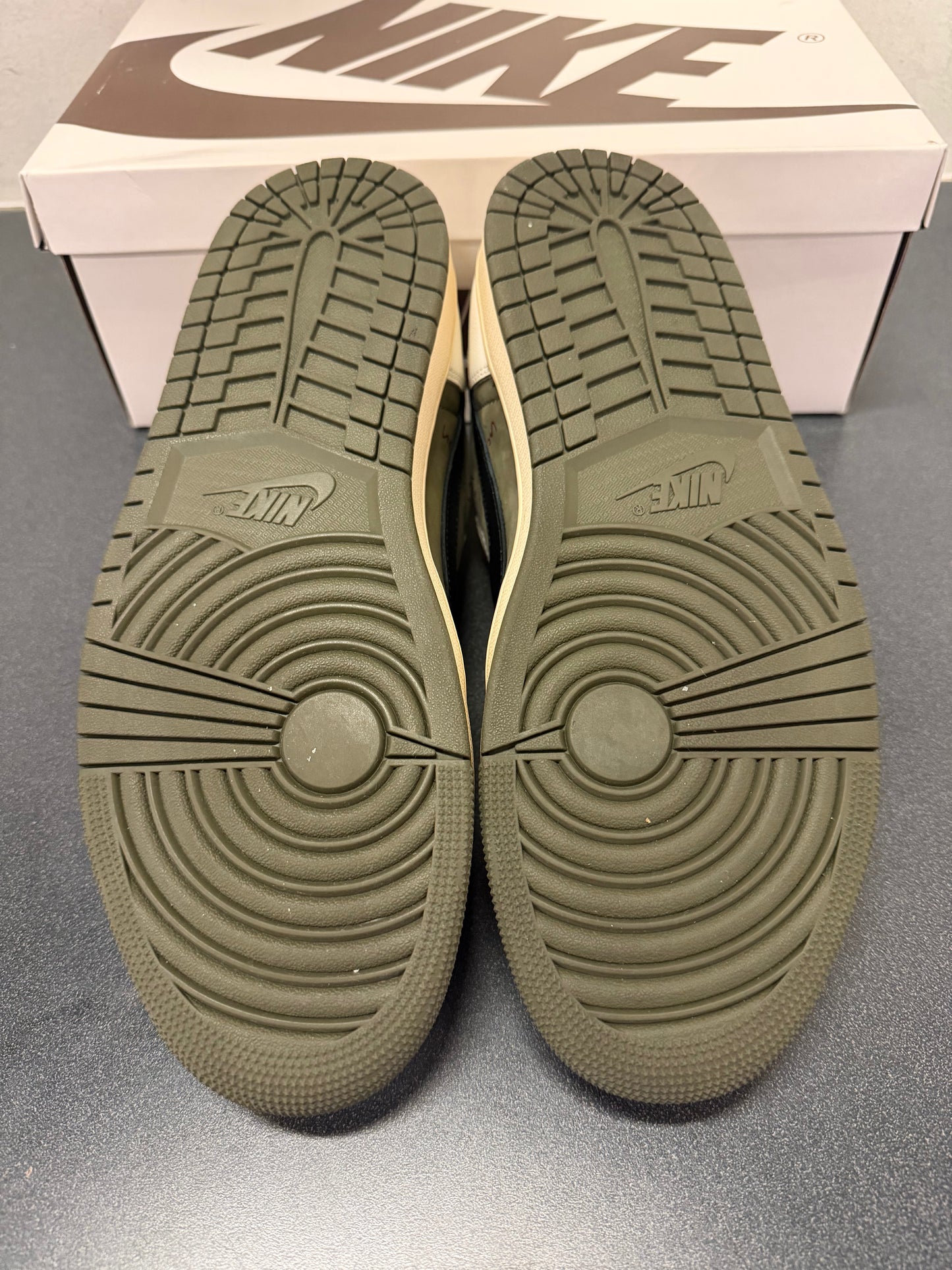 Travis Scott Jordan 1 Low Medium Olive
