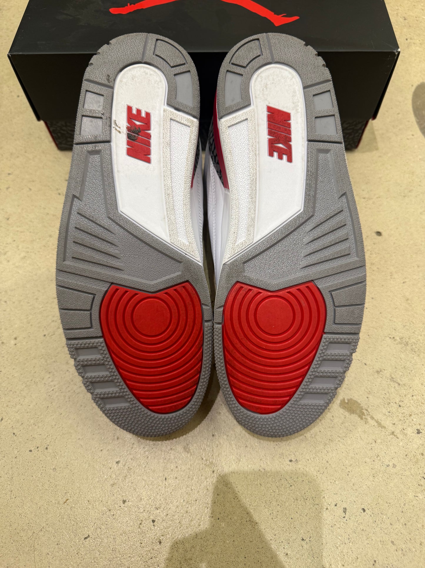 Jordan 3 Fire Red