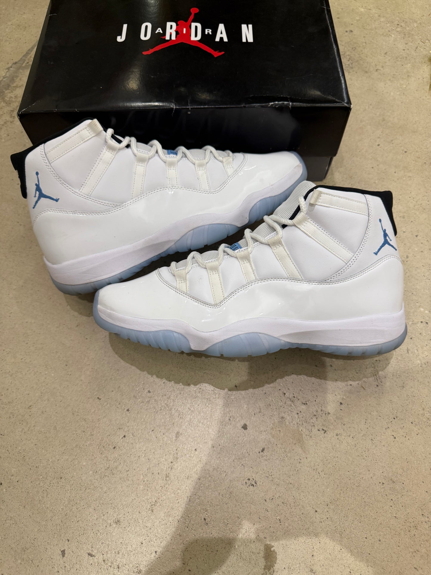 Jordan 11 Legend Blue