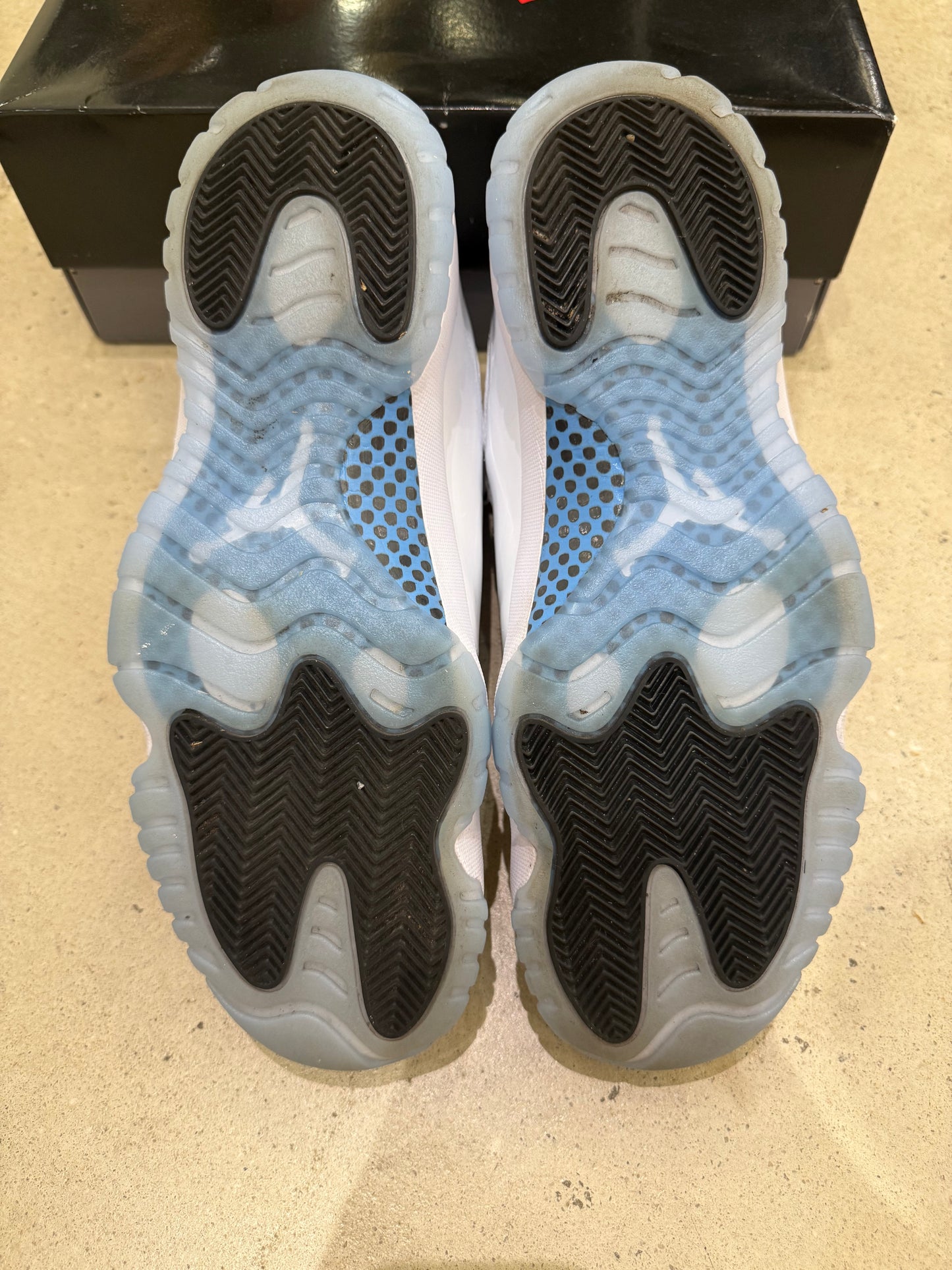 Jordan 11 Legend Blue