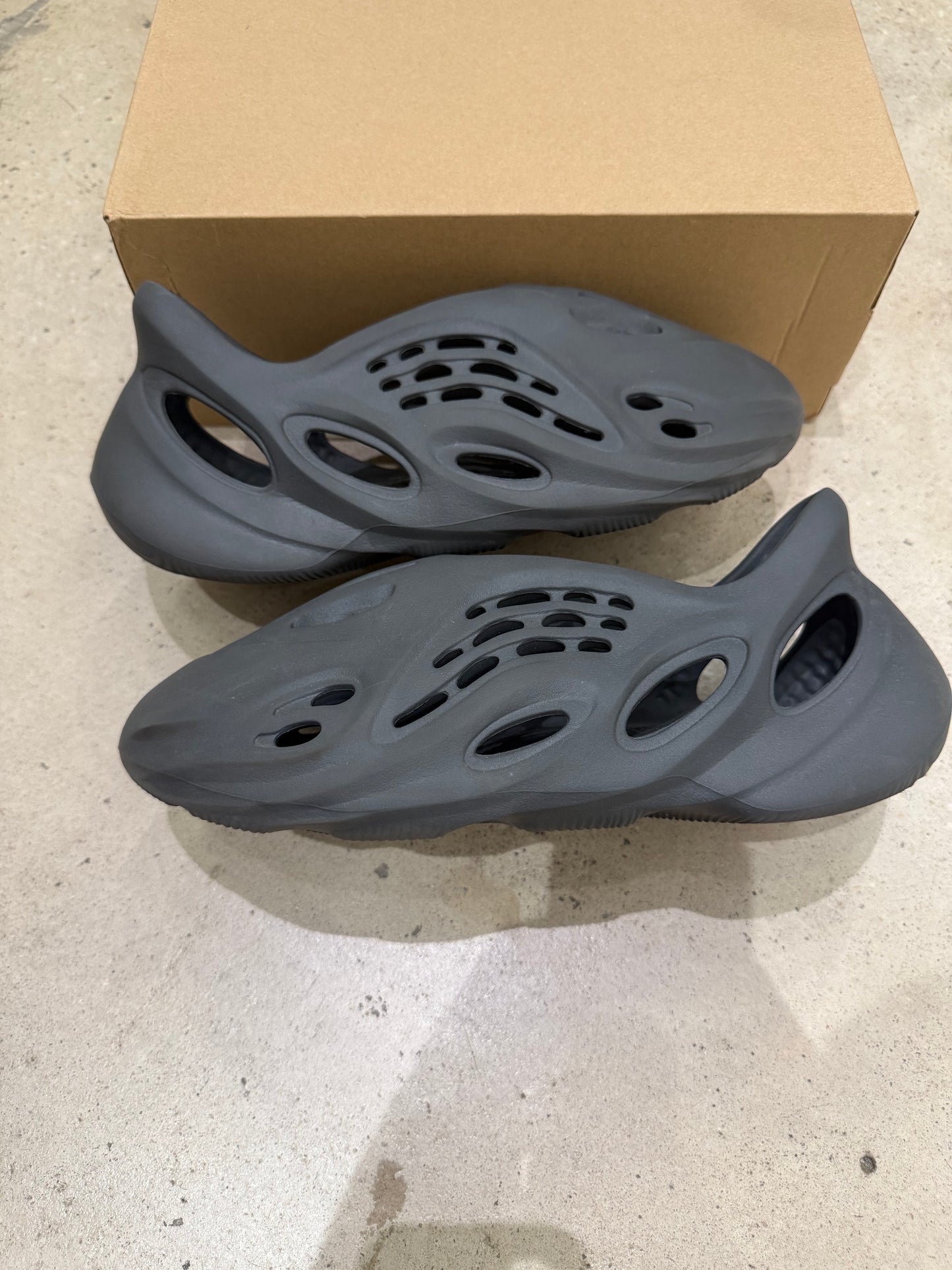 Yeezy Foam RNNR Carbon
