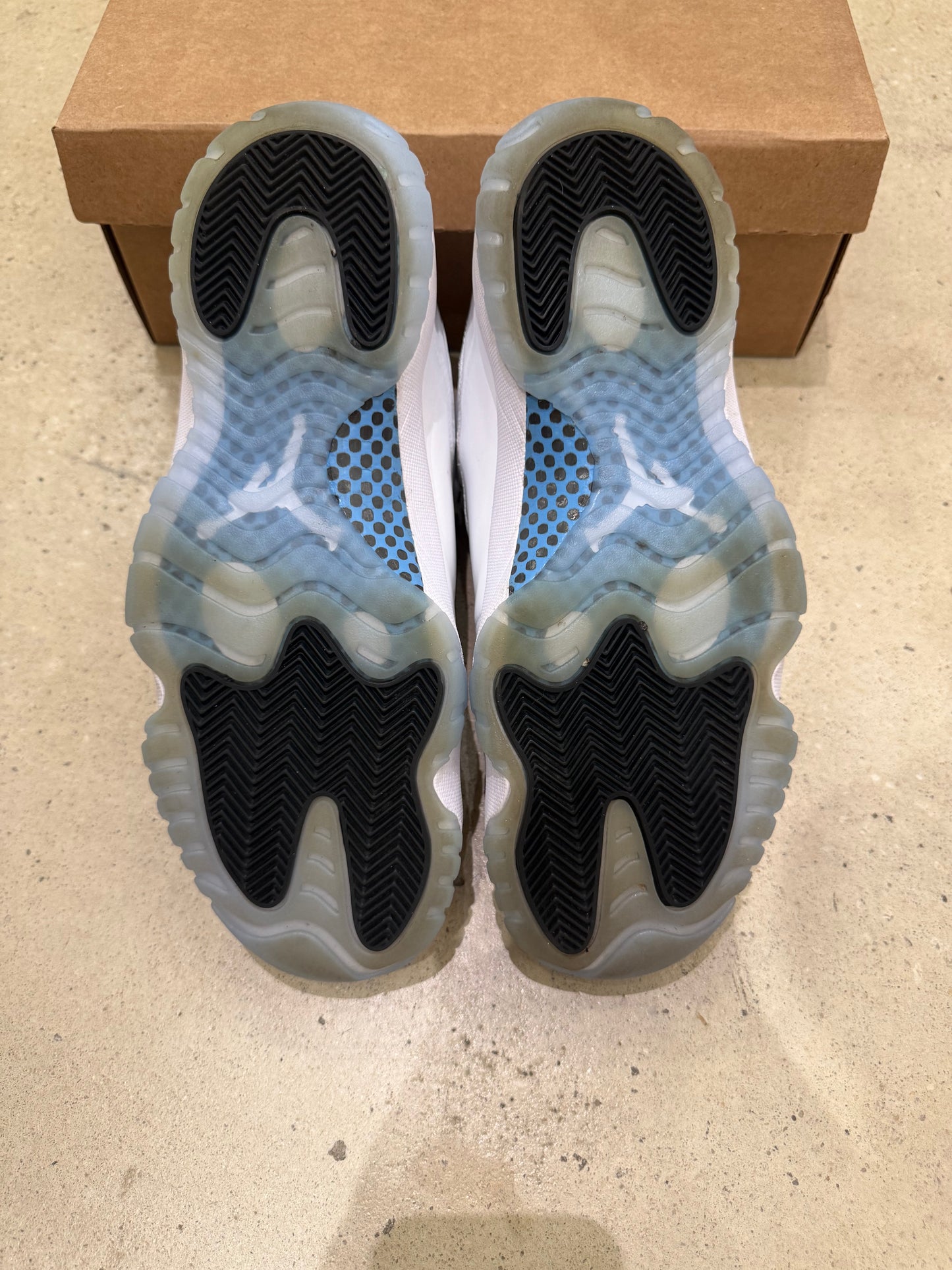 Jordan 11 Legend Blue