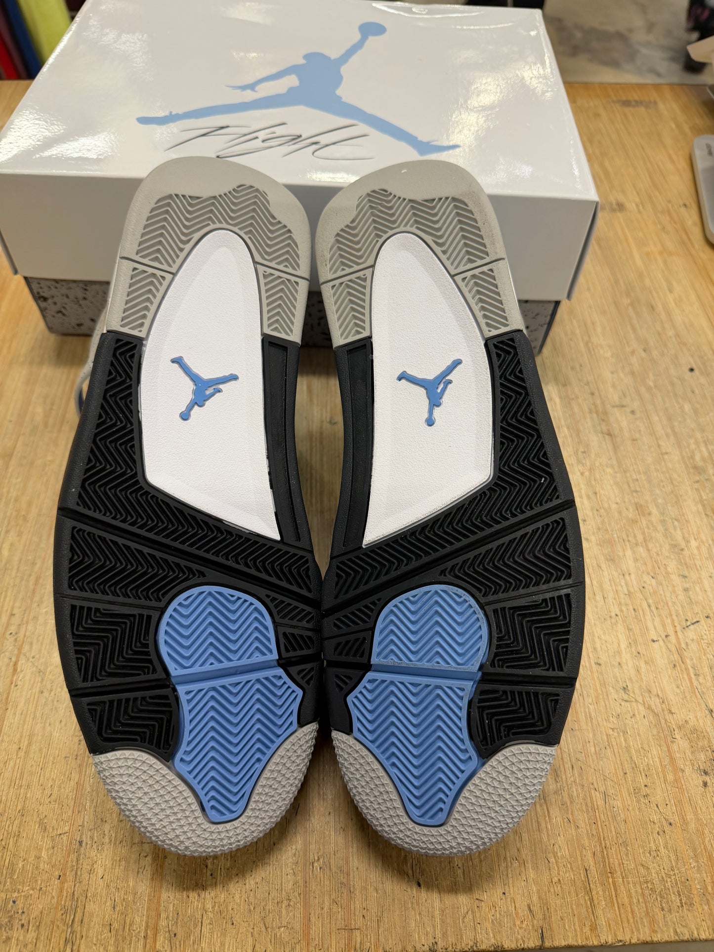 Jordan 4 University Blue