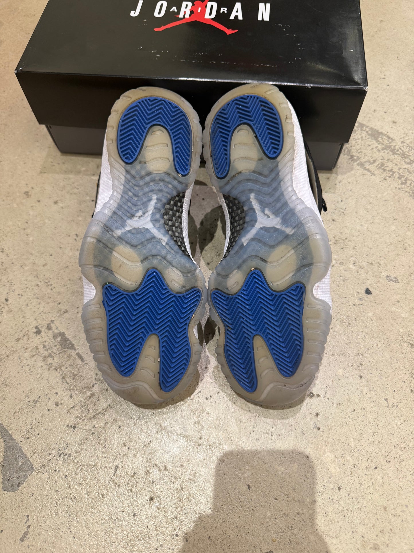 Jordan 11 Low Space Jam