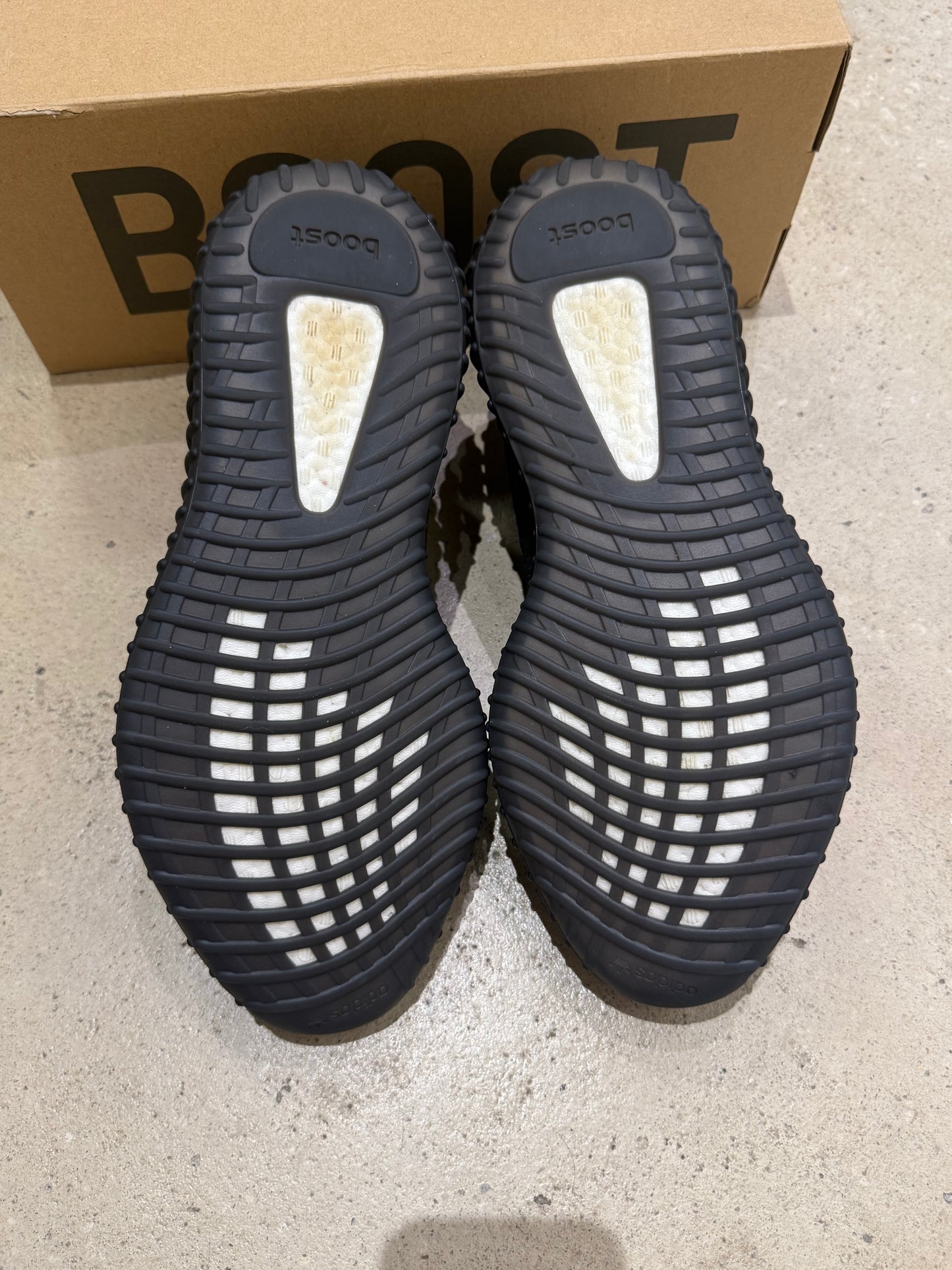 Yeezy 350 Bred