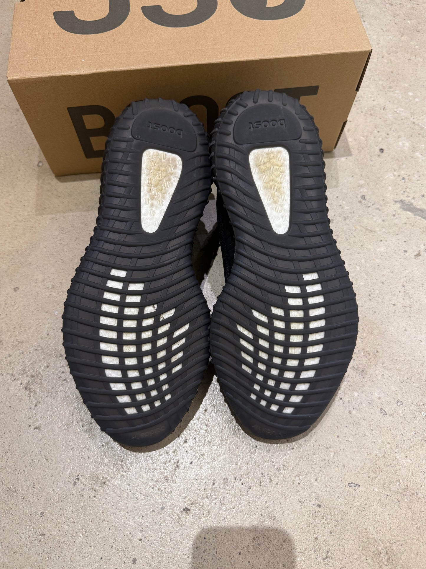Yeezy 350 Bred