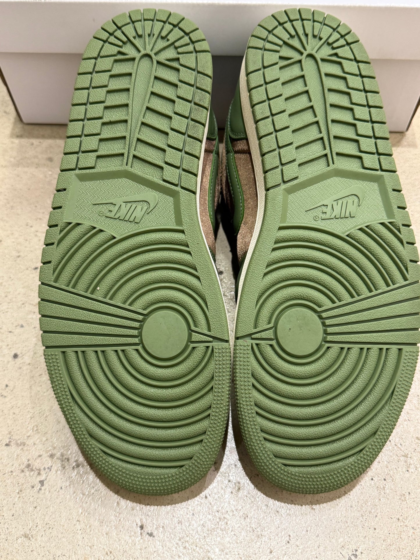 Jordan 1 Low Light Olive (W)