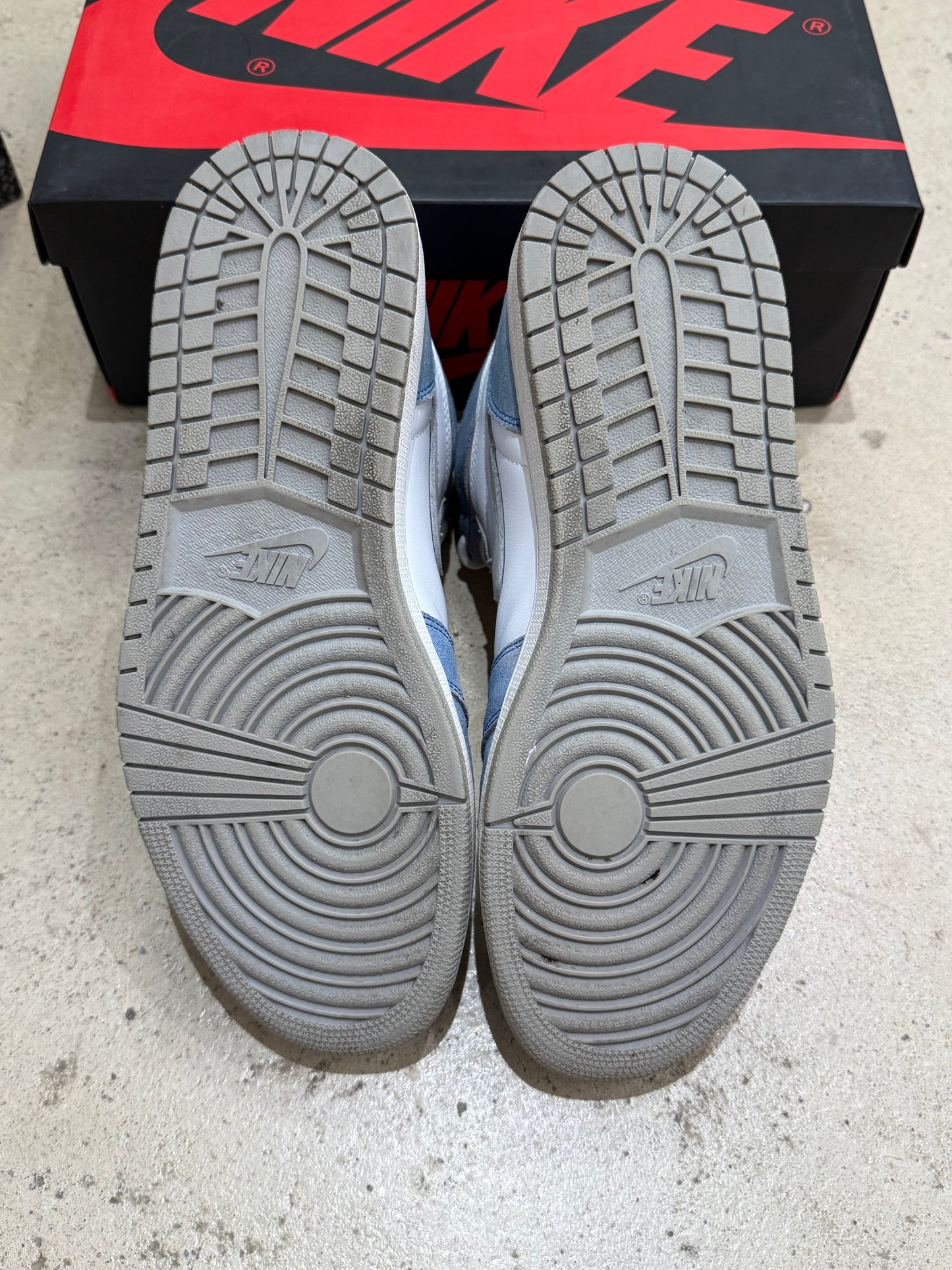 Jordan 1 Hyper Royal