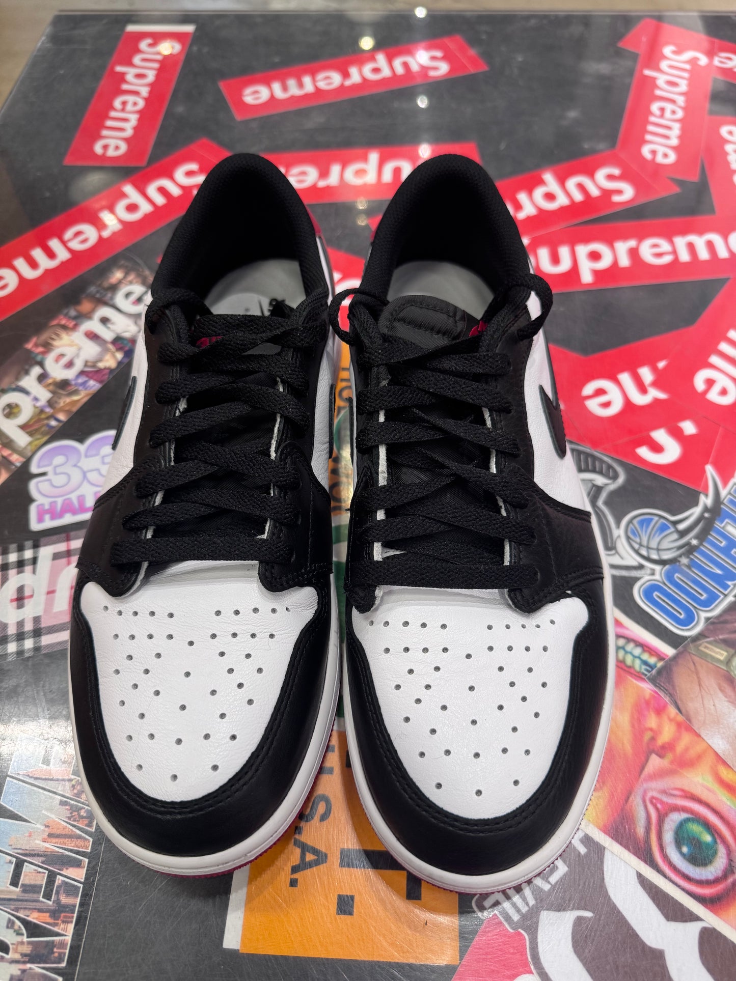 Jordan 1 low bred toe