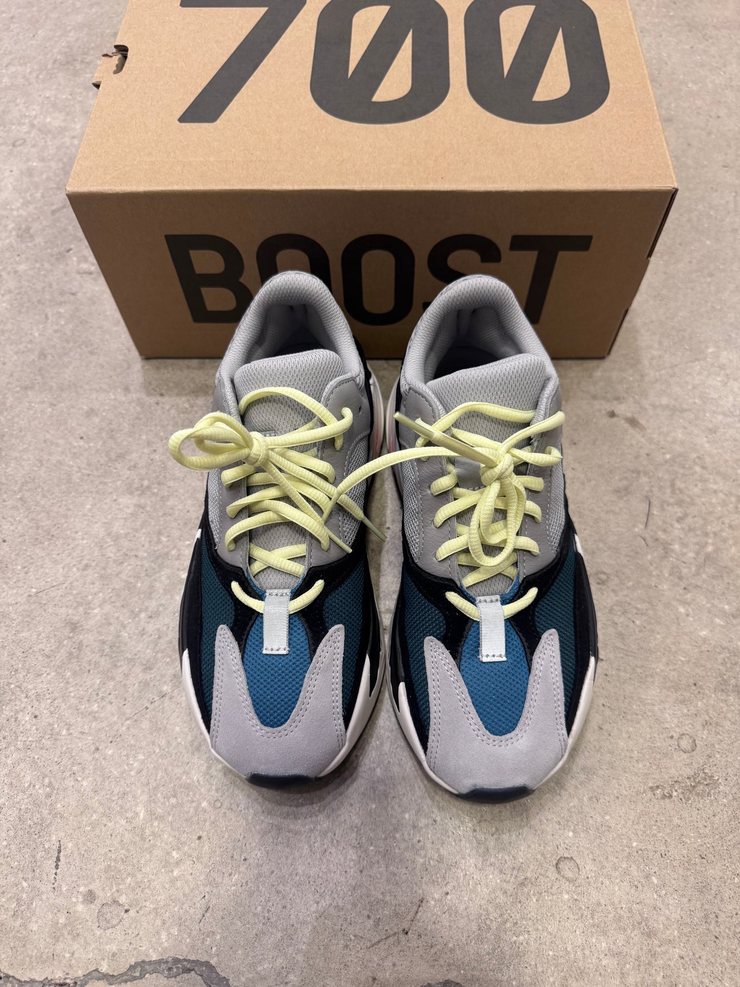Yeezy 700 Wave runner (used)