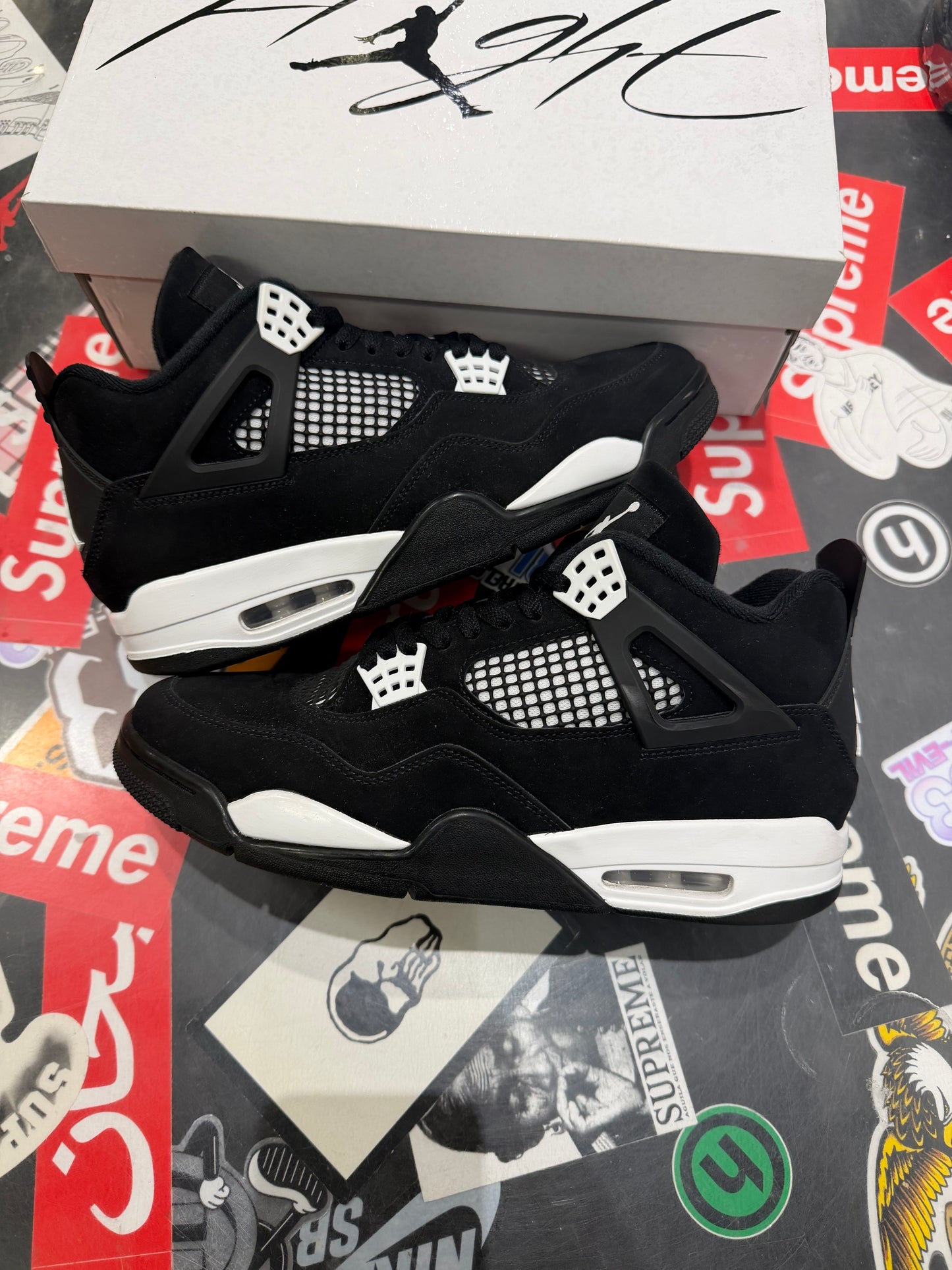 Jordan 4 White Thunder