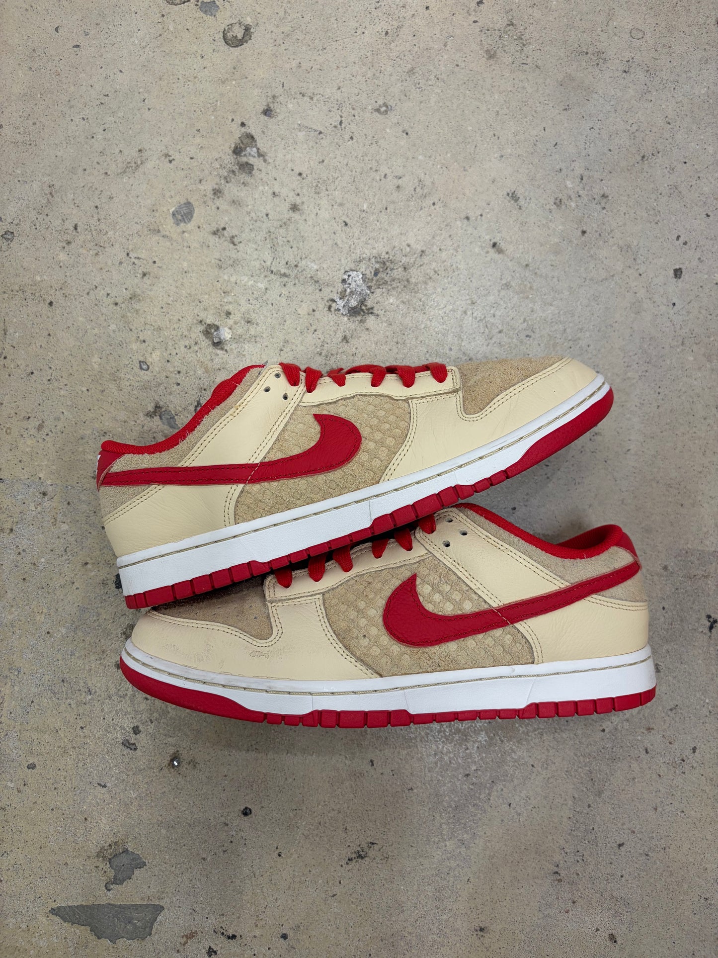 Dunk low strawberry waffle