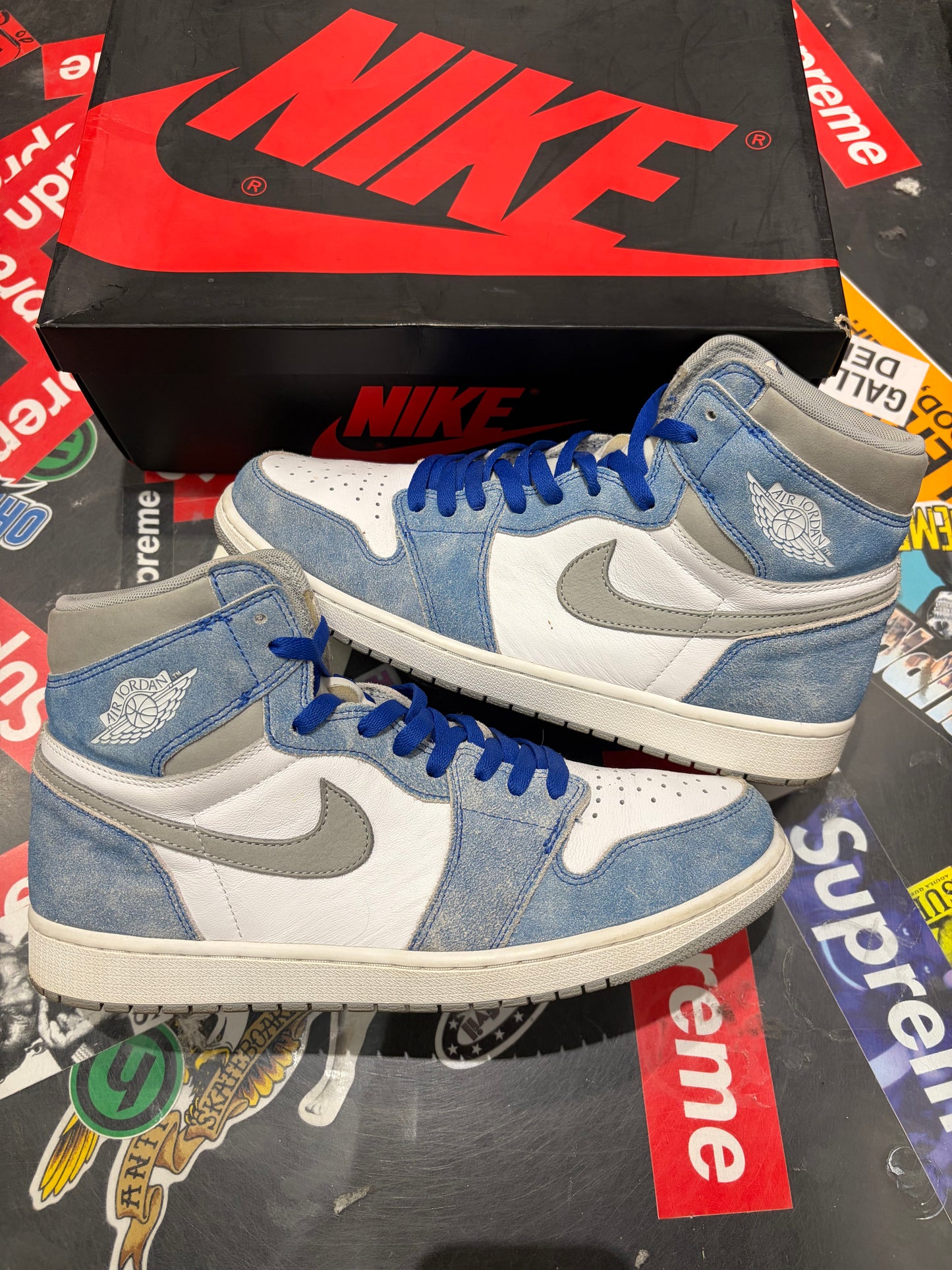 Jordan 1 Hyper Royal