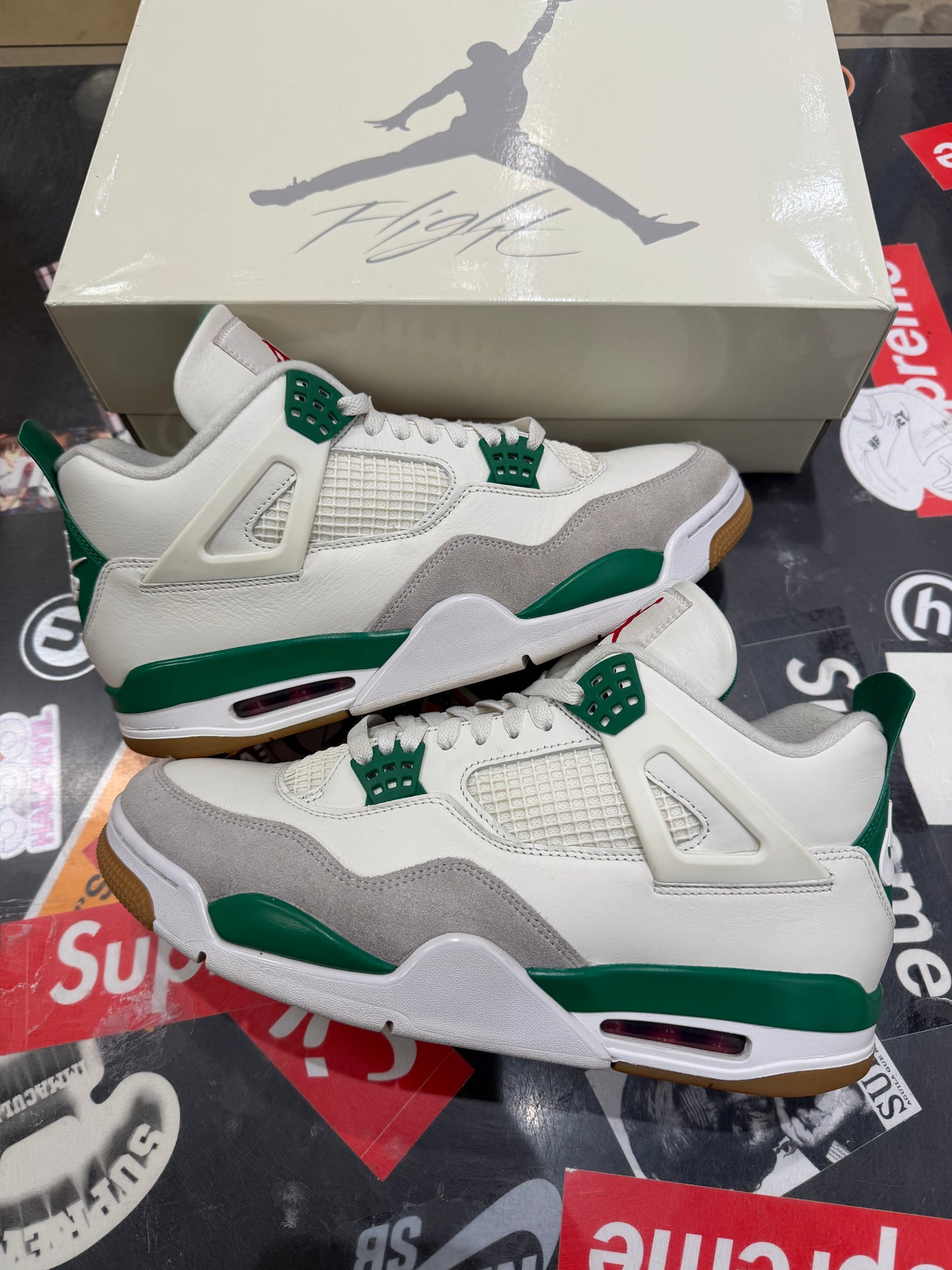 Jordan 4 SB Pine green