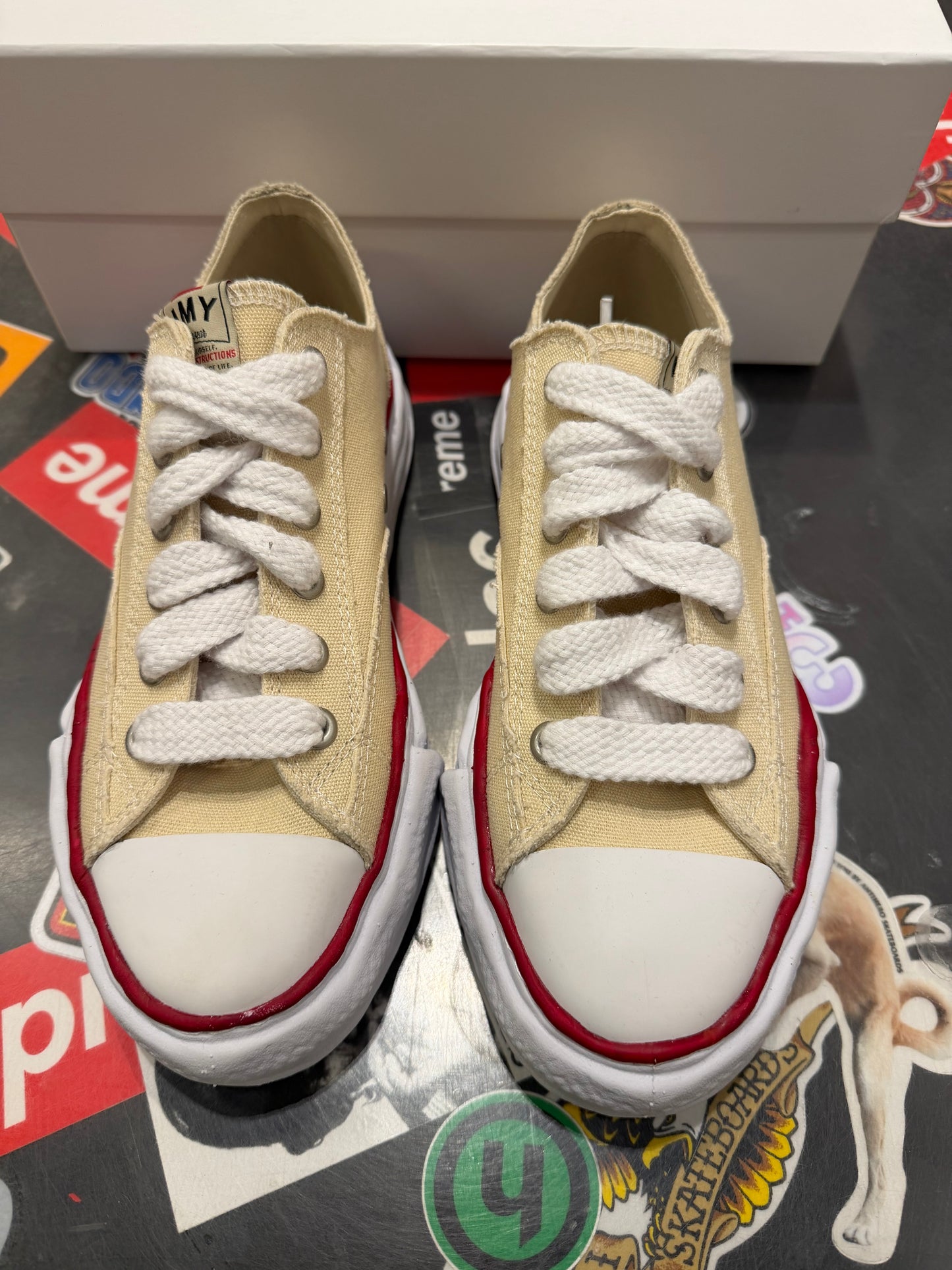 Maison Mihara Cream/Red