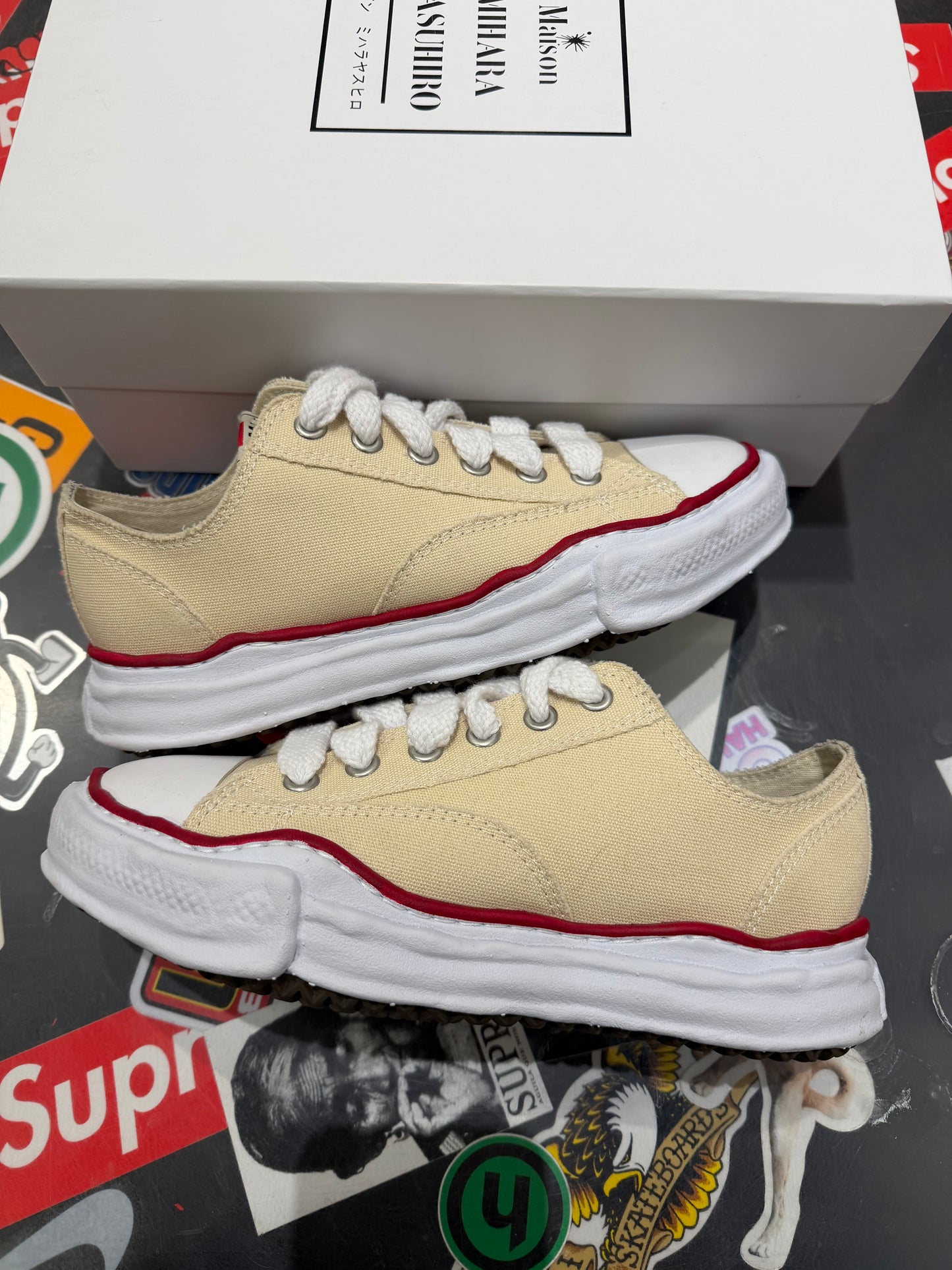 Maison Mihara Cream/Red