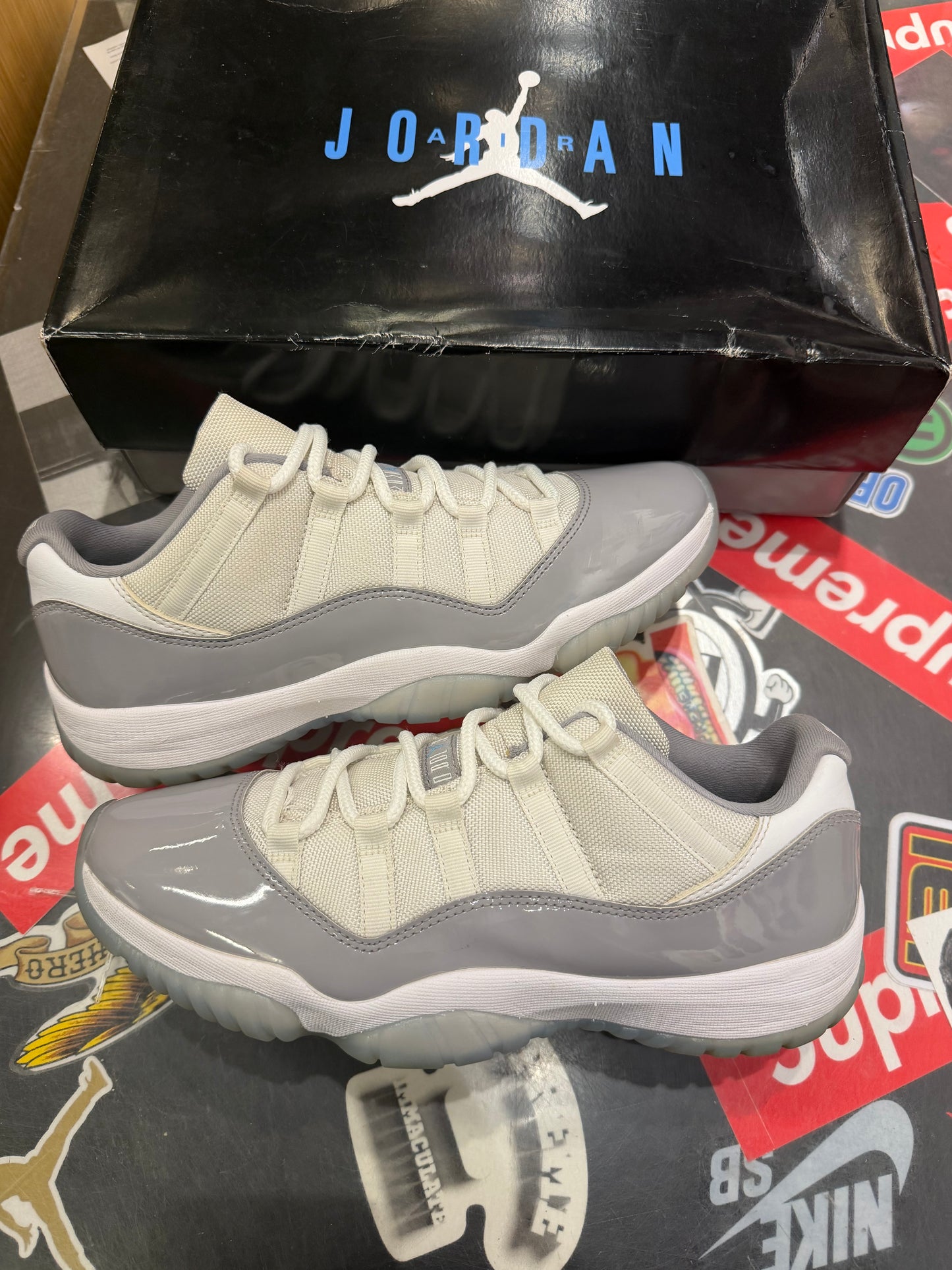Jordan 11 Low cement grey