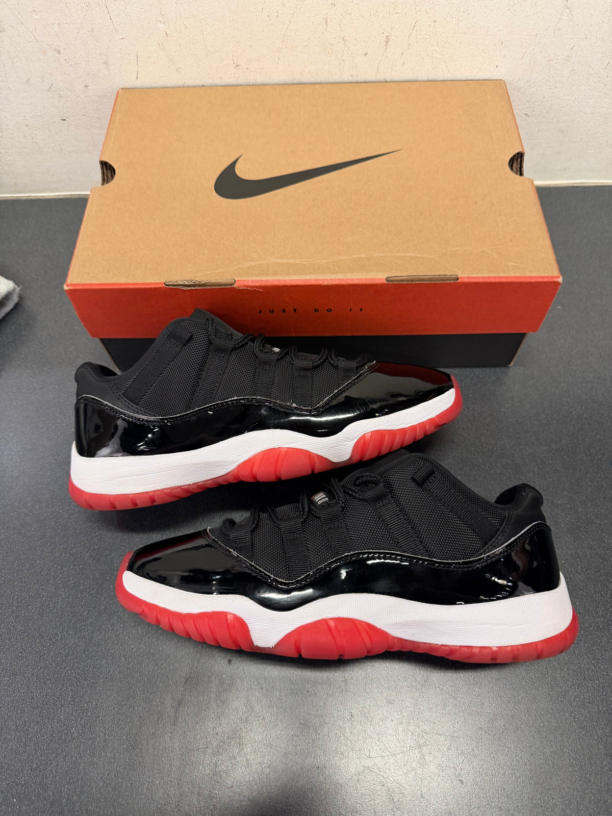 Jordan 11 Low Bred