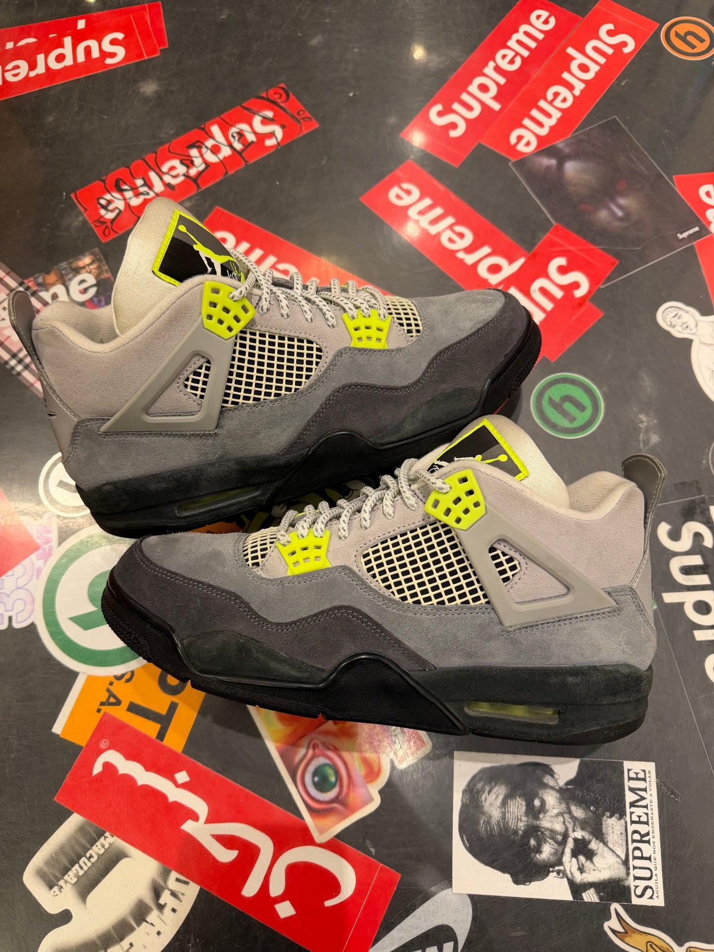 Jordan 4 Neon