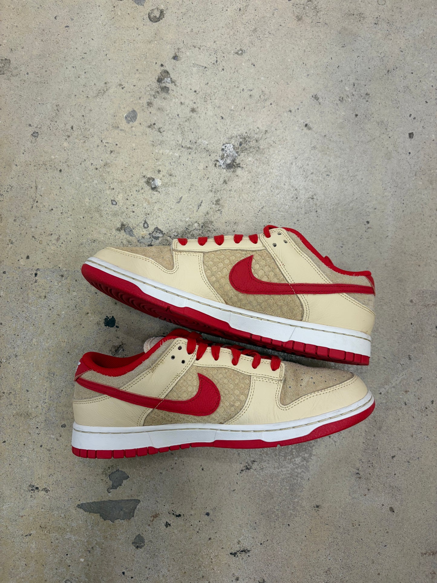 Dunk low strawberry waffle