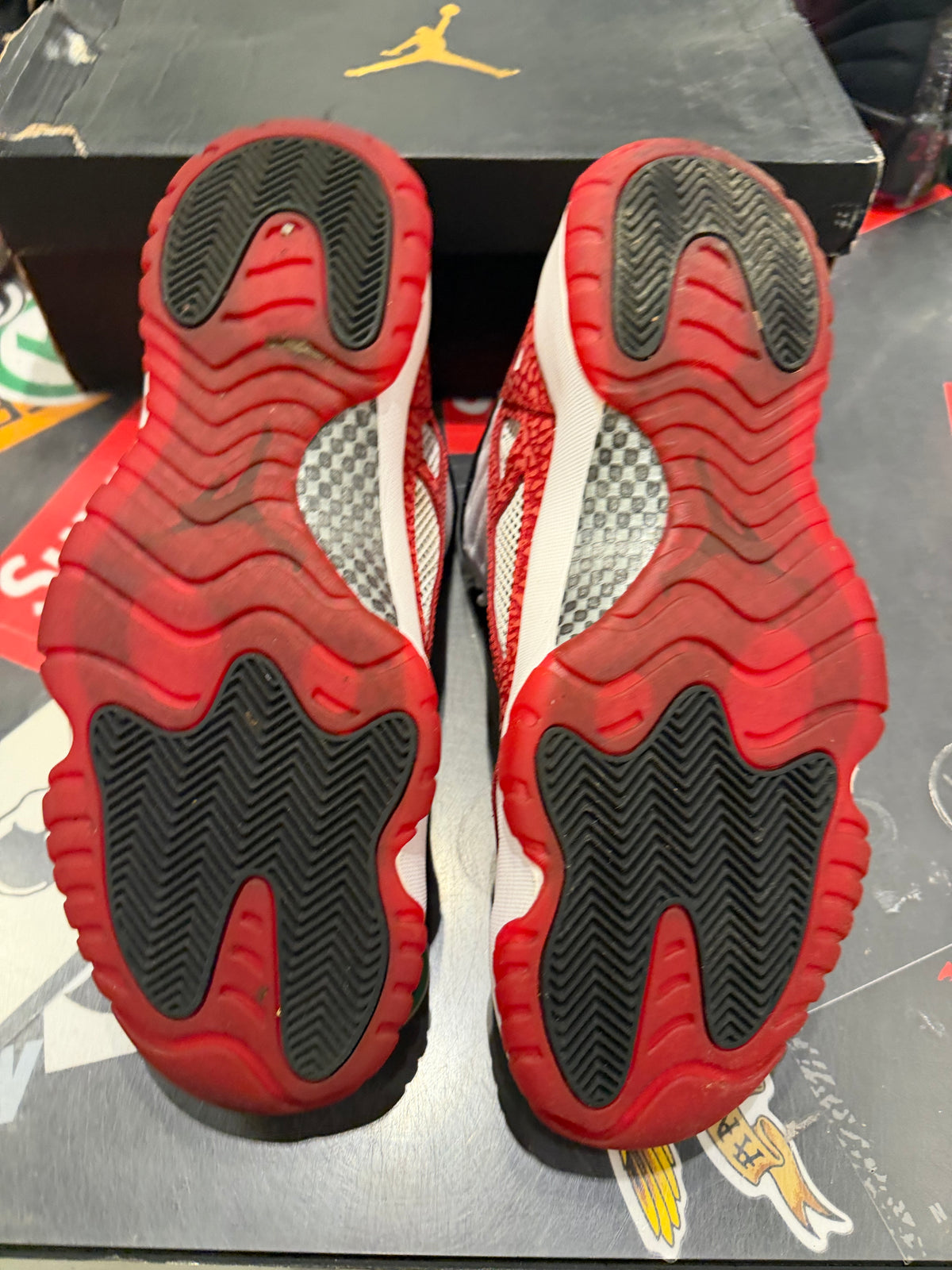 Jordan 11 low IE Gym red