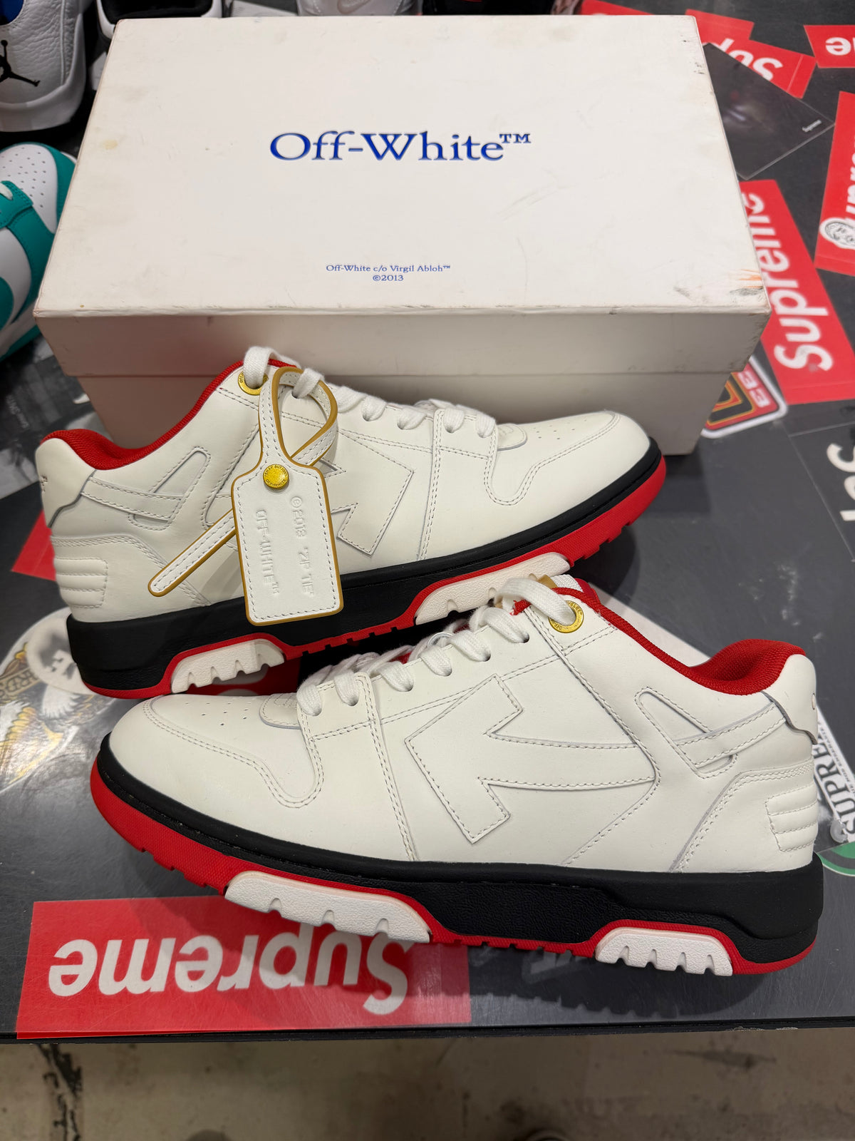 Off-White Out of office sneaker red