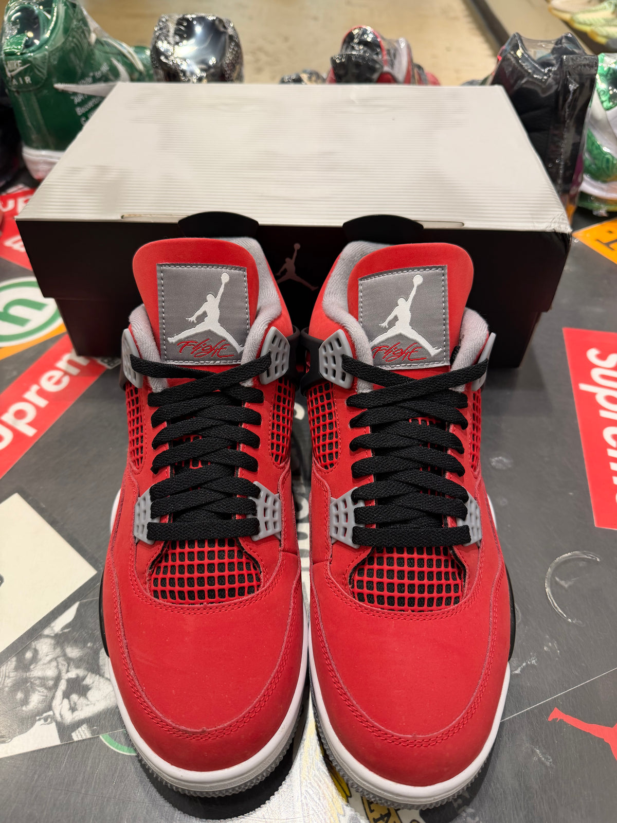 Jordan 4 Toro bravo