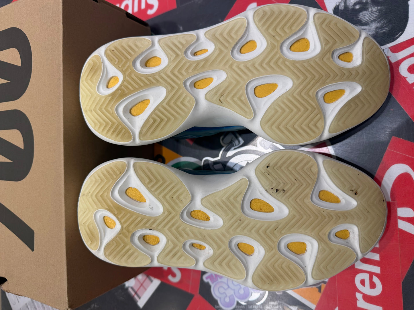 Yeezy 700 Azareth