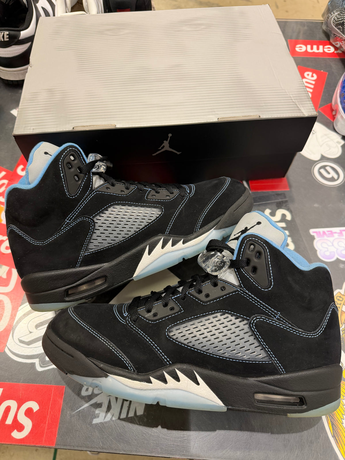 Jordan 5 Black UNC