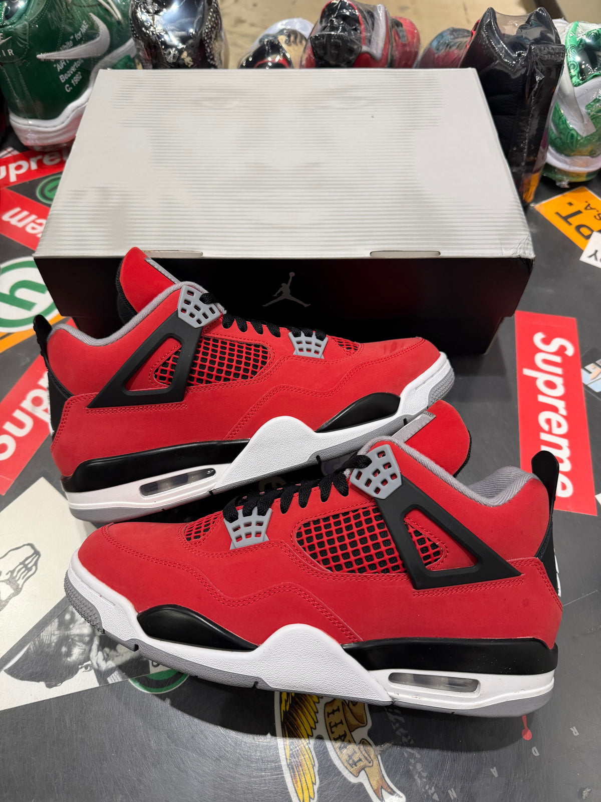 Jordan 4 Toro bravo