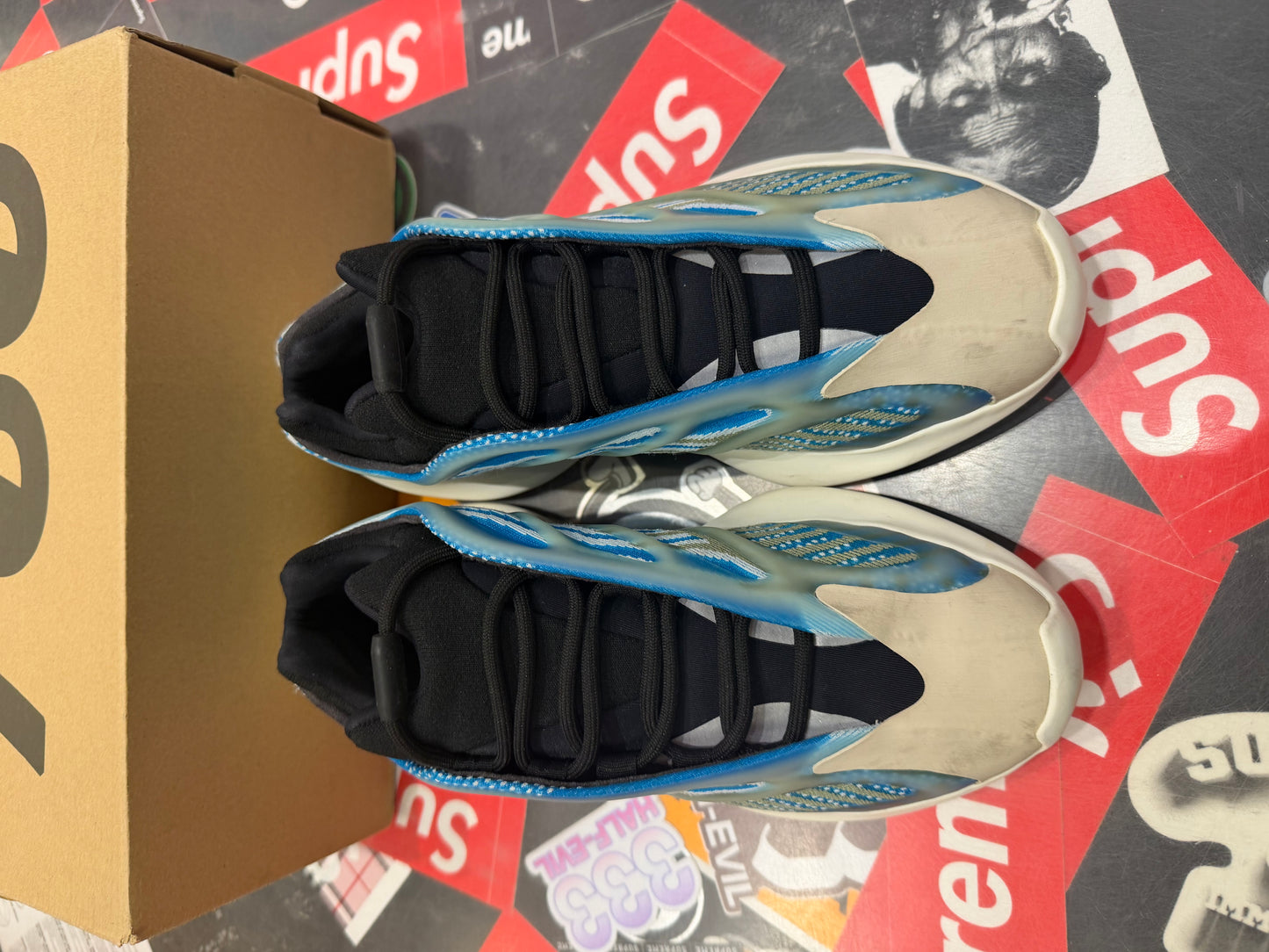 Yeezy 700 Azareth