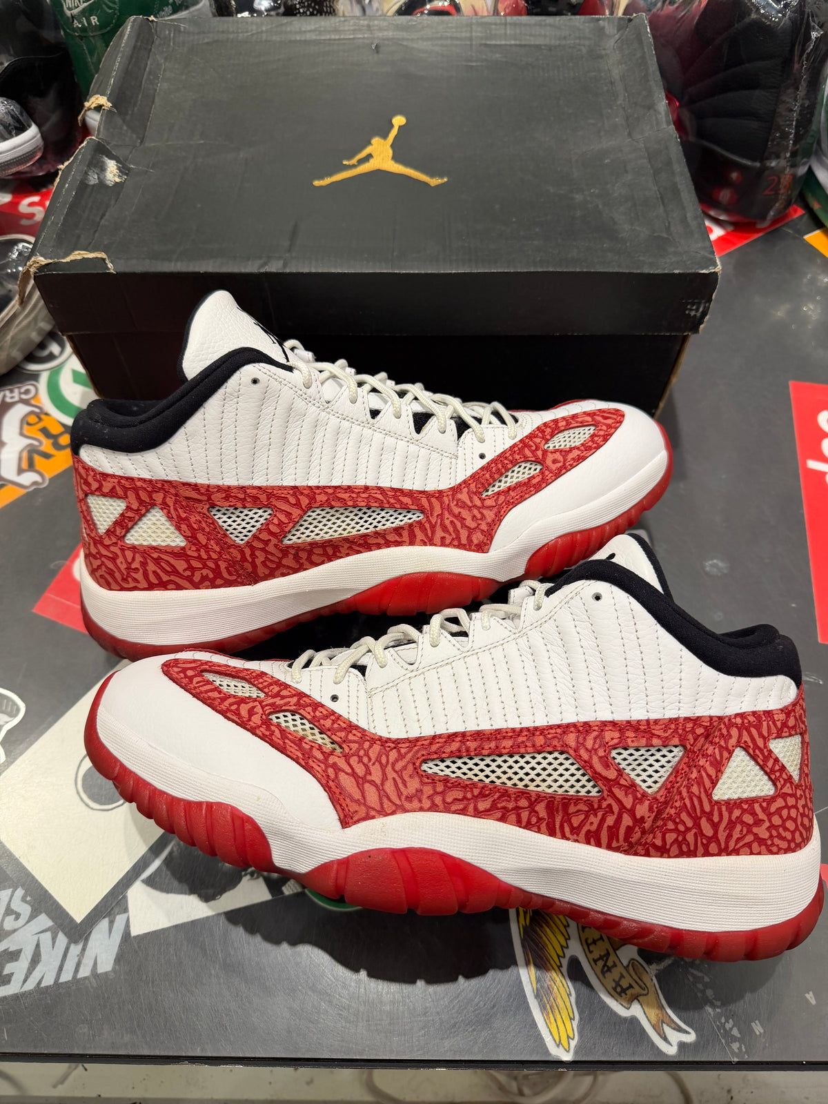Jordan 11 low IE Gym red