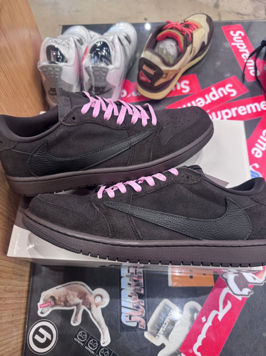 Travis Scott Jordan 1 Low velvet brown