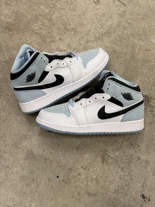 Jordan 1 Mid Ice Blue