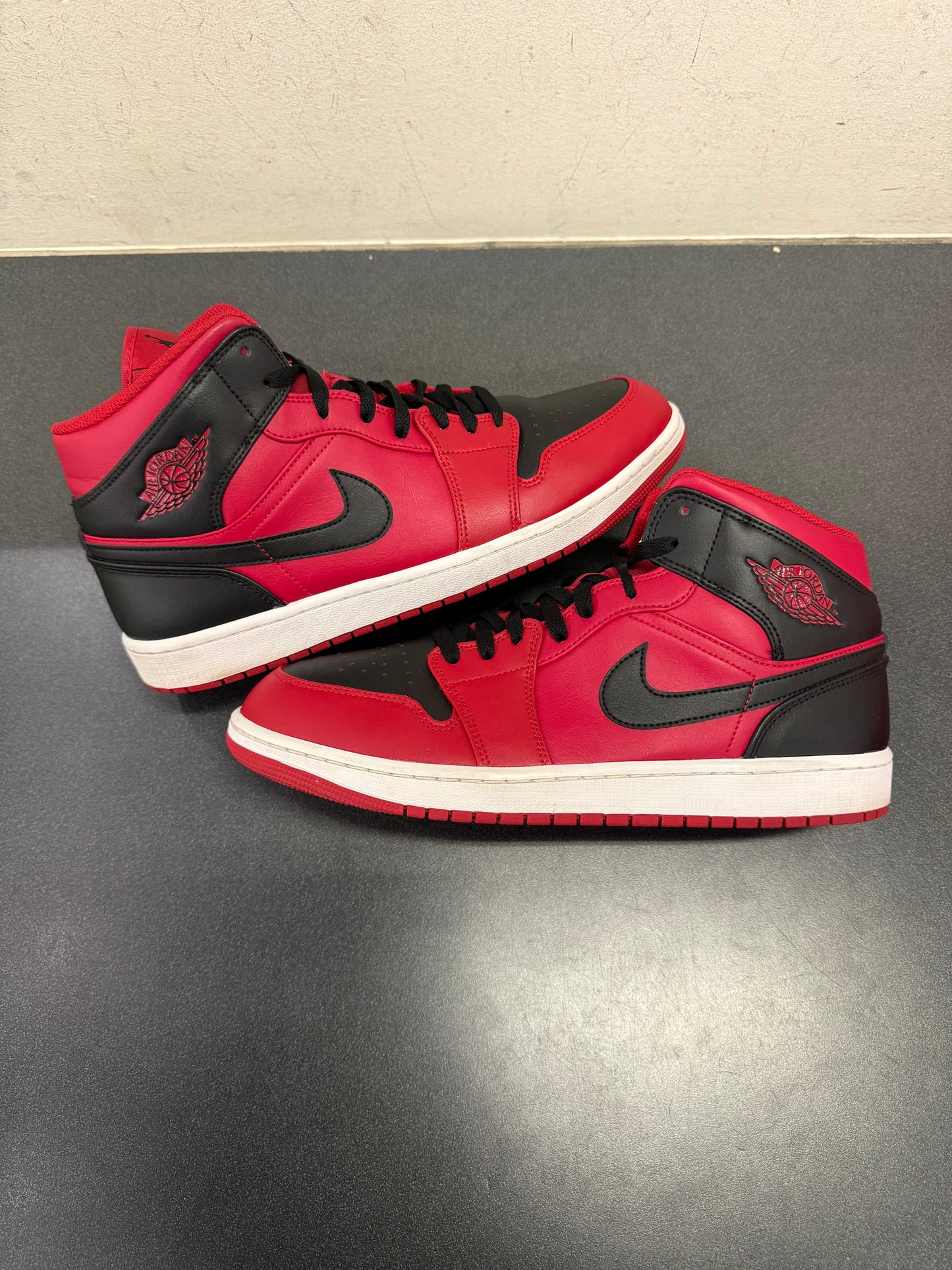 Jordan 1 Mid Reverse Bred