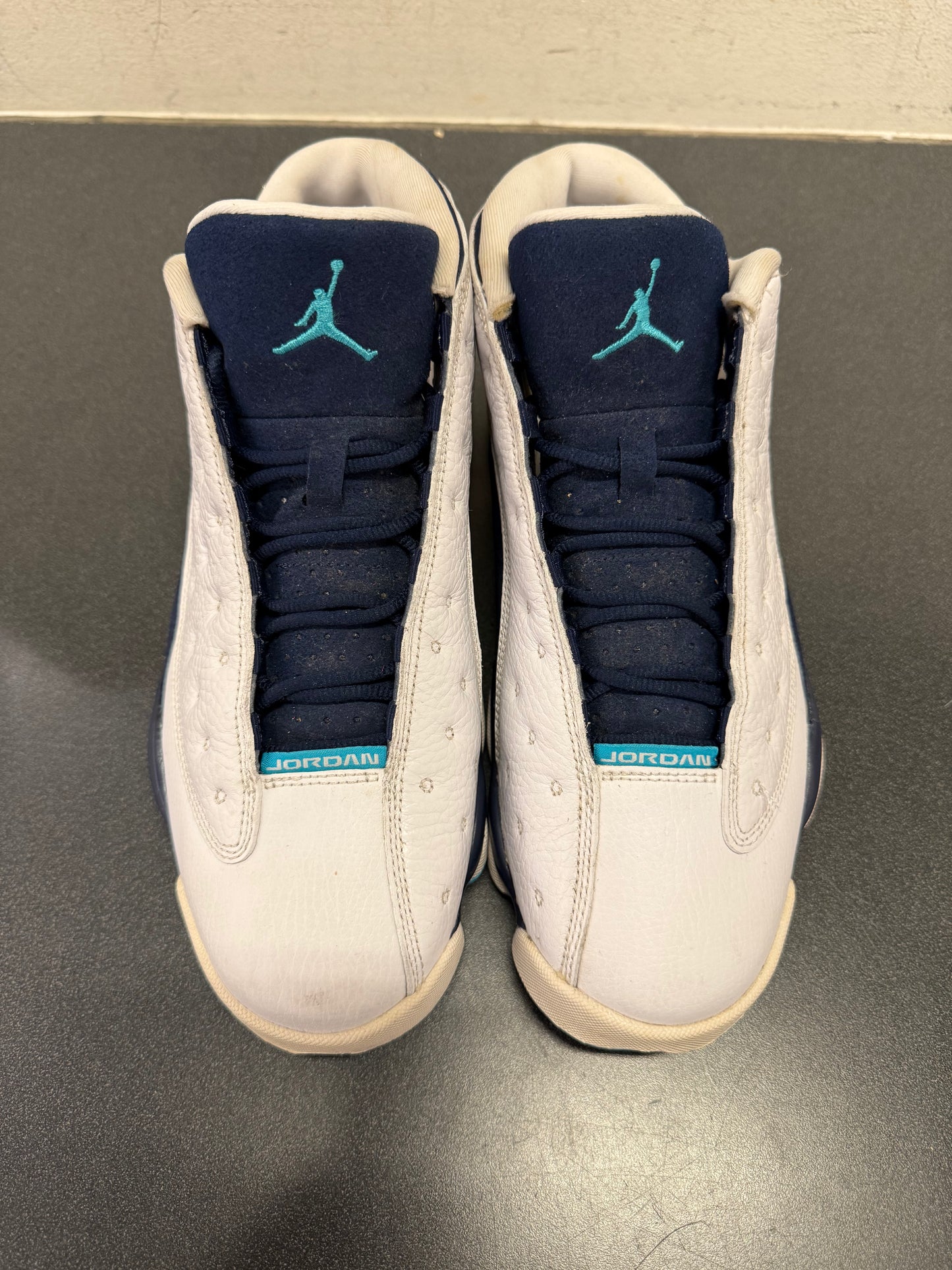 Jordan 13 Low Hornets