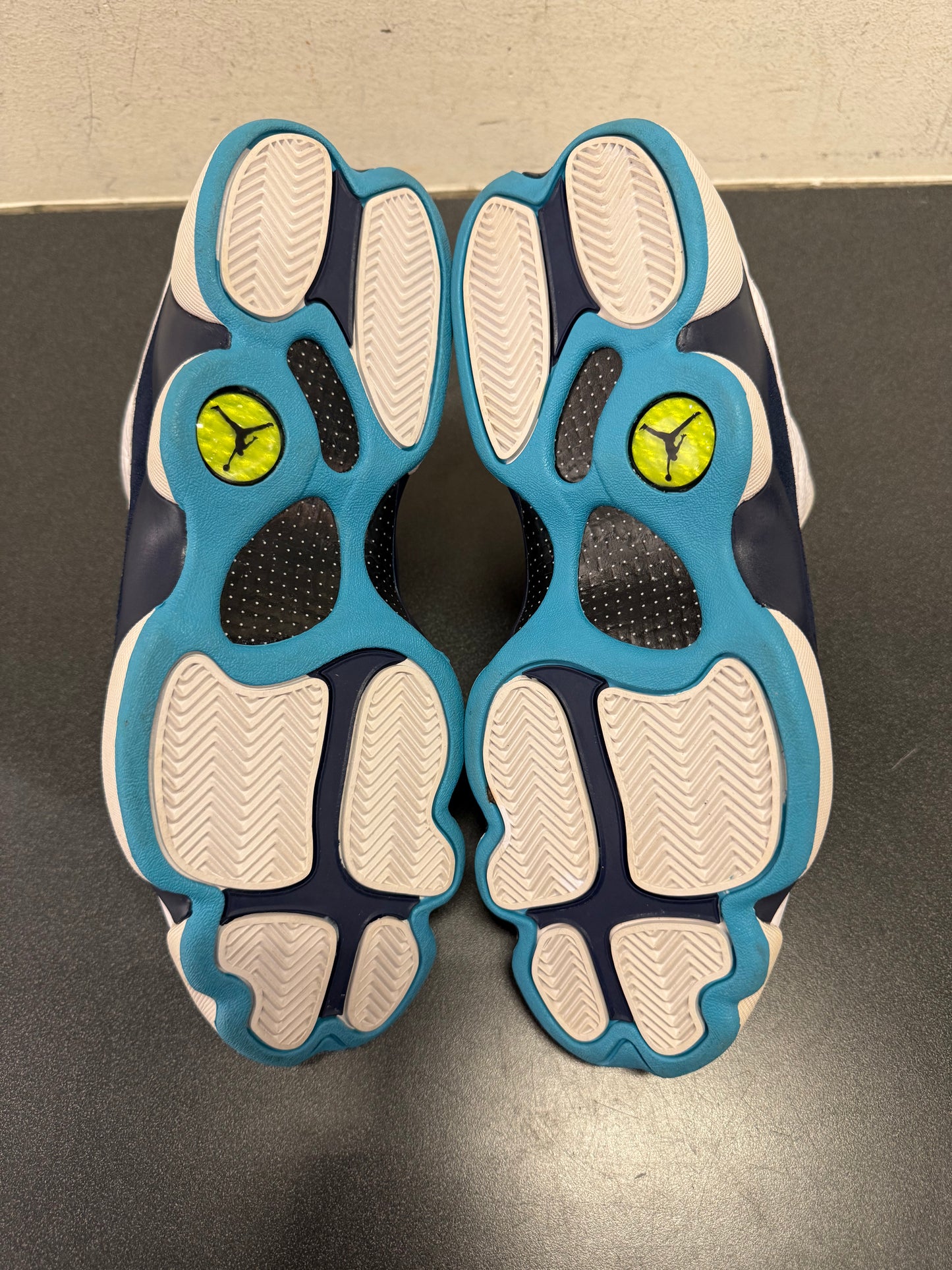 Jordan 13 Low Hornets