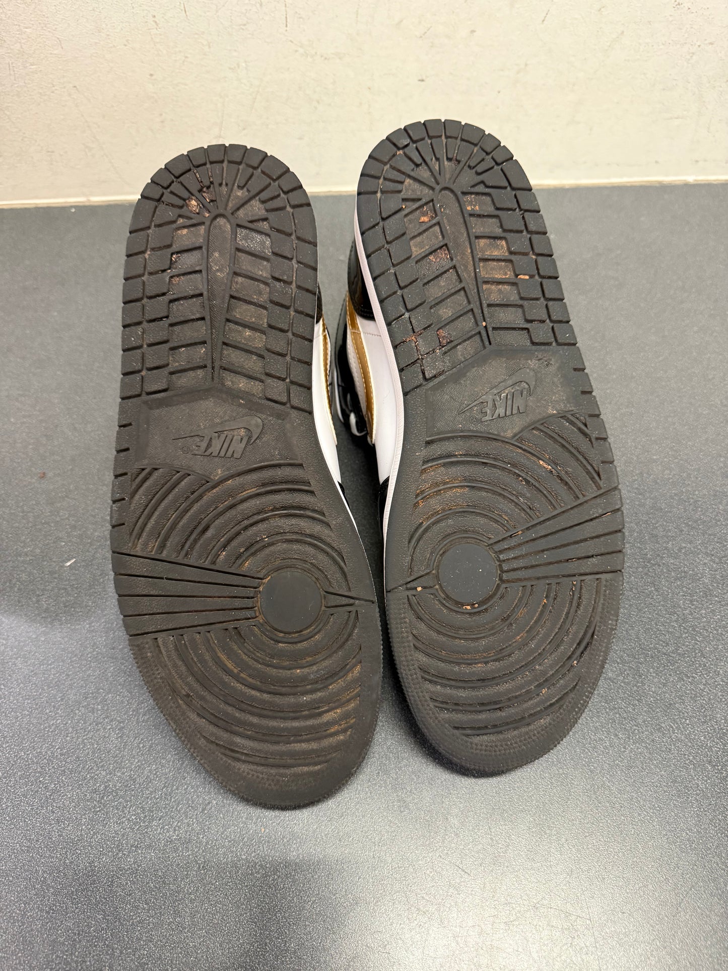Jordan 1 Mid Patent Black White Gold