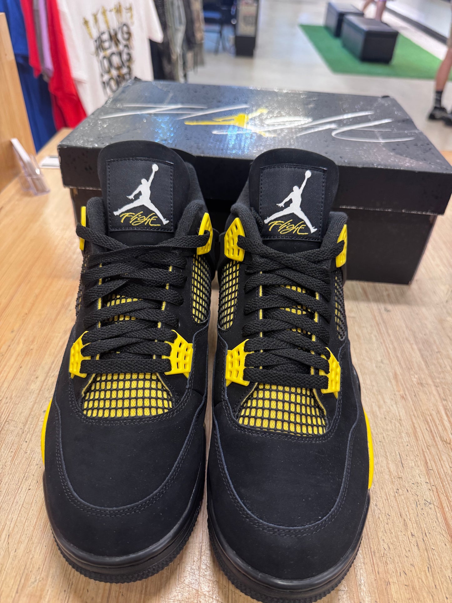 Jordan 4 Thunder