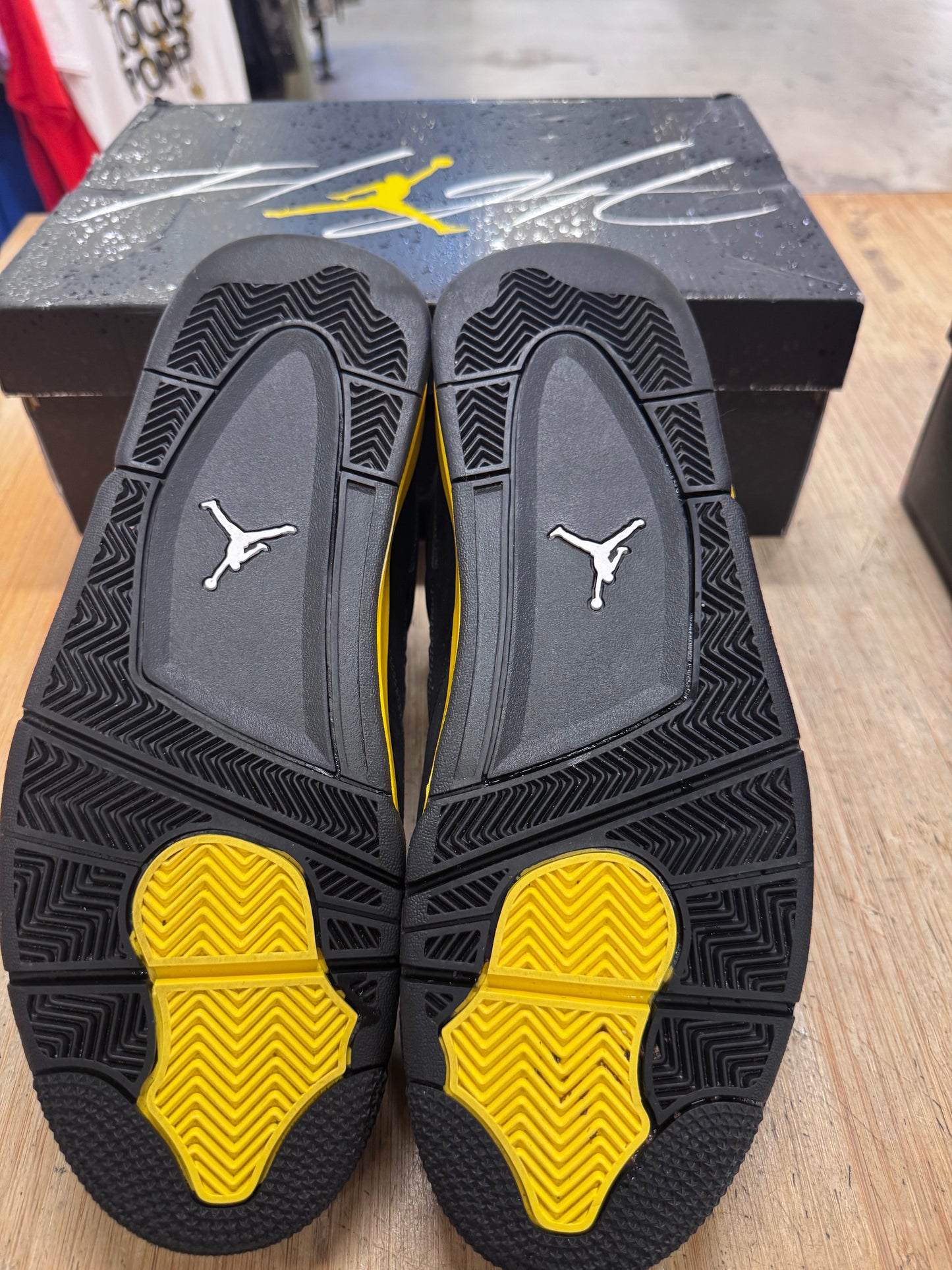 Jordan 4 Thunder
