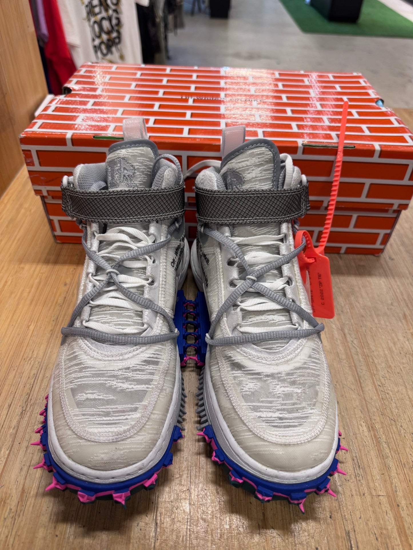 Off-White Air Force 1 Mid