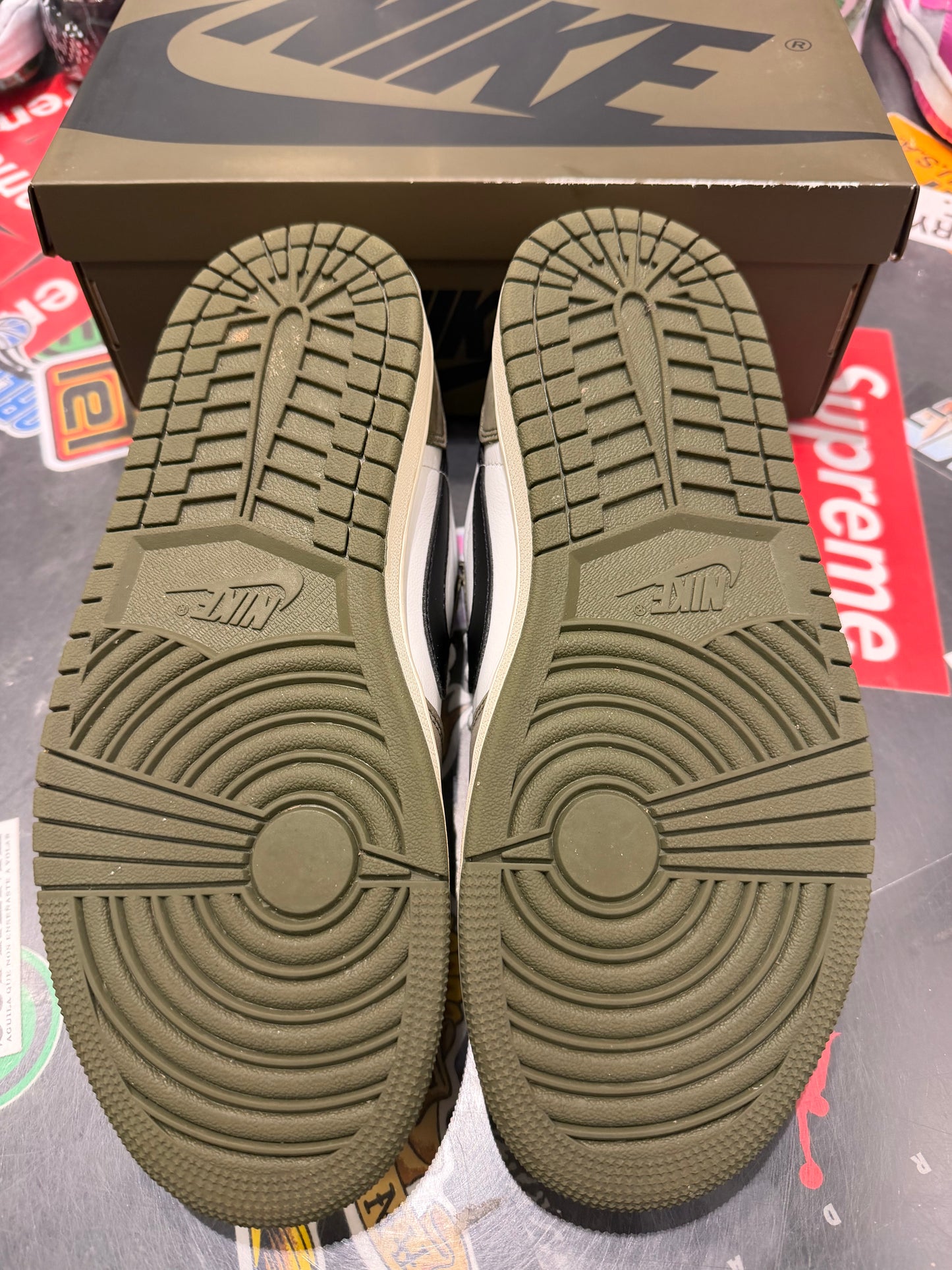 Jordan 1 low Olive